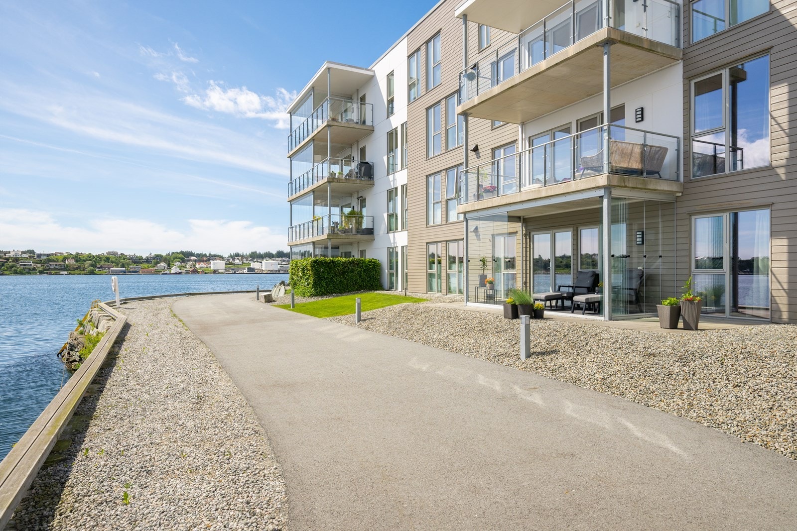 Leilighet fra 2019 med gjennomgående høy standard og gulvvarme i de fleste rom. Galleribilde
