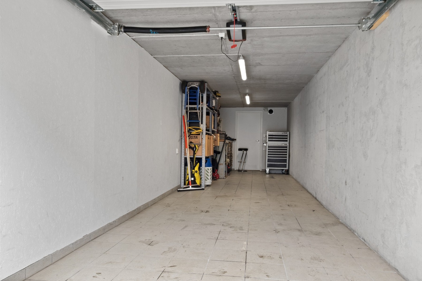 Garasjeplass. Galleribilde
