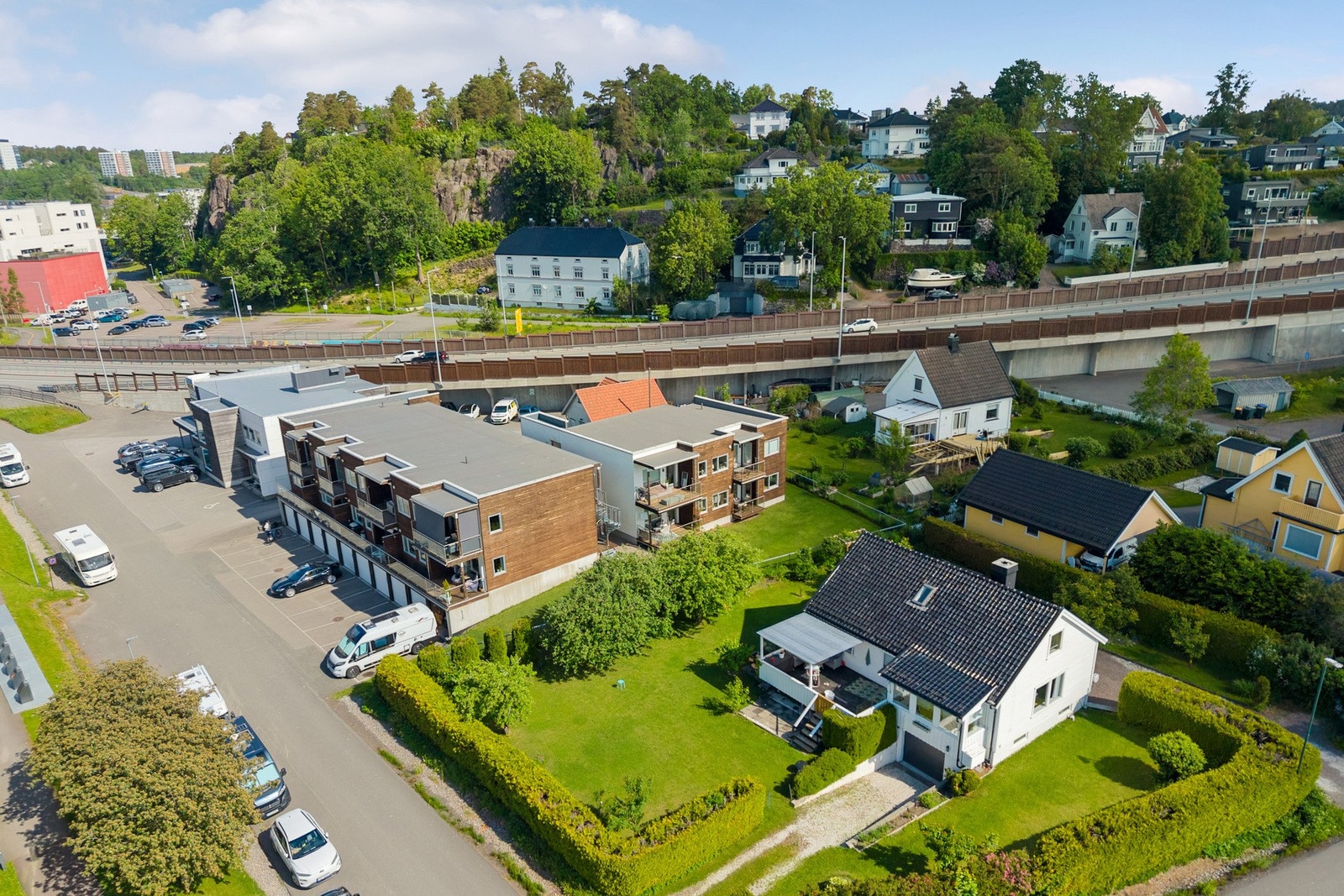 Det er sammenhengende gang- og sykkelvei fra boligen via Heimdal og videre inn til Tønsberg sentrum, som ligger omtrent 2 km unna. Galleribilde
