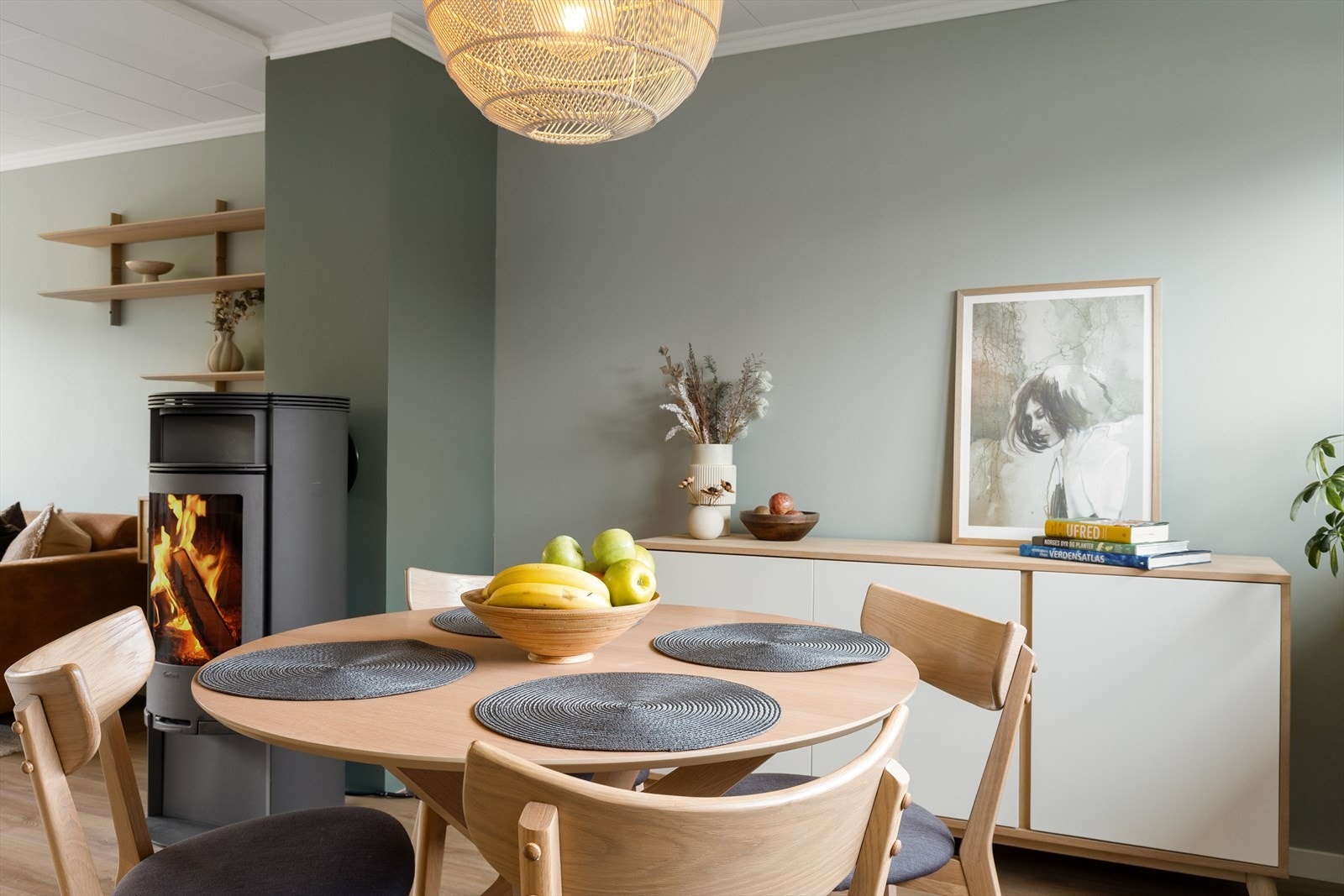 Her er det god plass til en hyggelig spiseplass for hele familien. Galleribilde