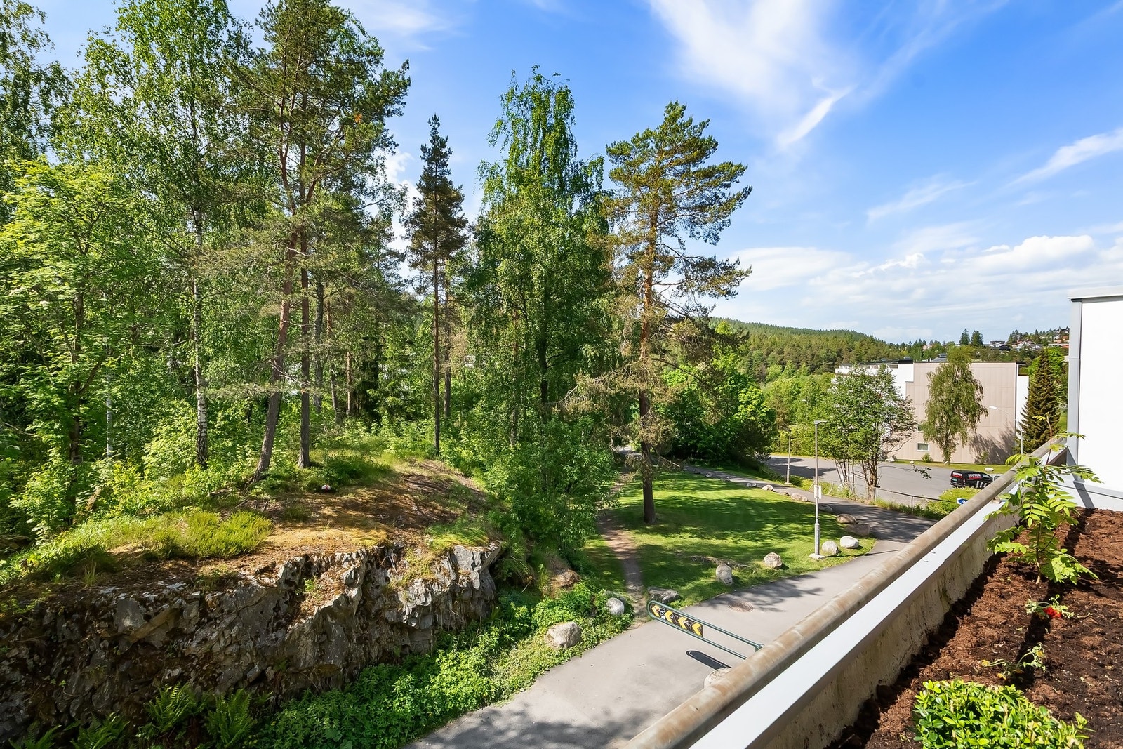 Kort vei til offentlig kommunikasjon, matbutikker og flotte turområder Galleribilde