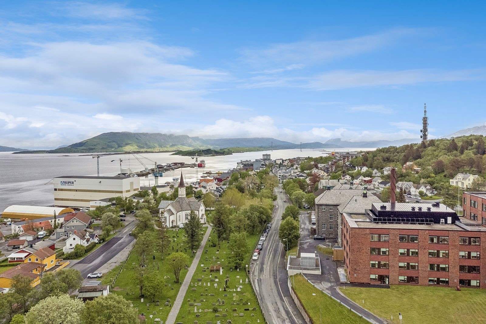 Dronebilde i retning sentrum Galleribilde