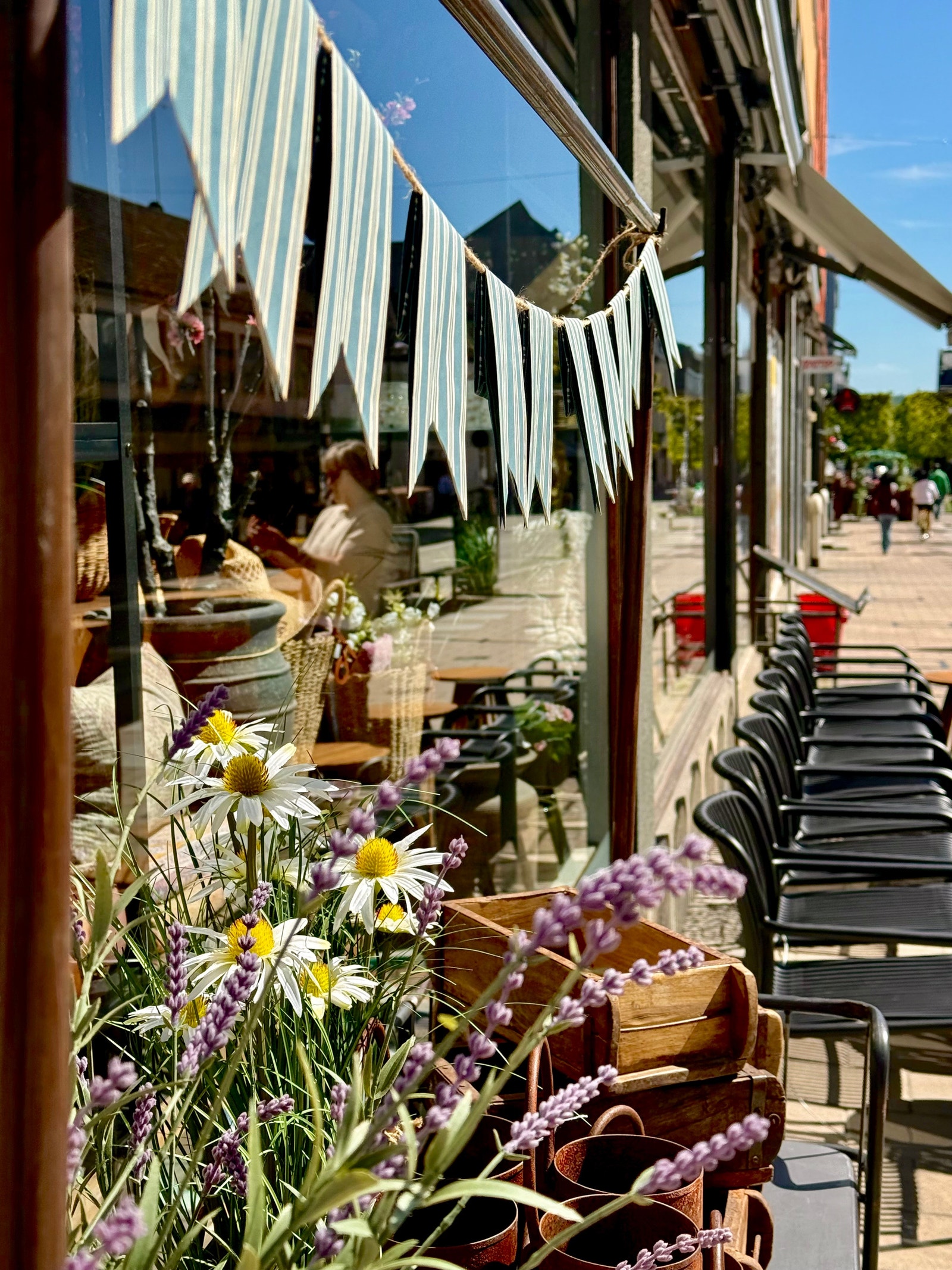 Det er mange fine butikker i gågata i Hamar sentrum Galleribilde