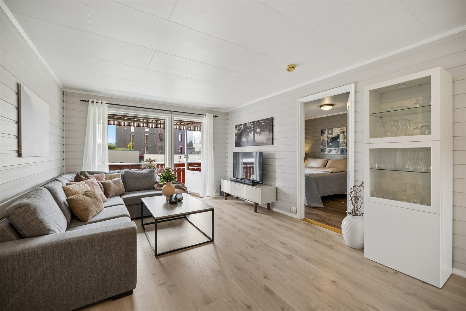 Her er det god plass til både sofagruppe. Galleribilde