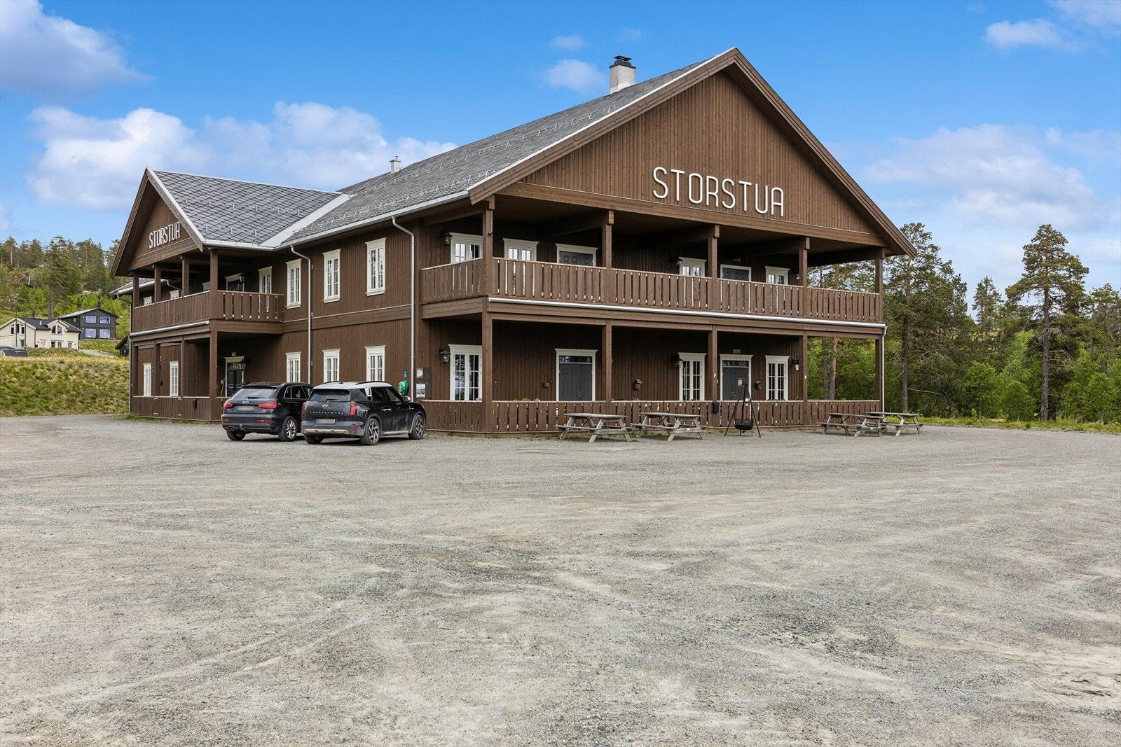 Lygna er et attraktivt friluftsområde året rundt, med et rikt tilbud av aktiviteter og fasiliteter i nærområdet. Storstua ligger en liten spasertur unna. Her kan du ta deg en matbit og noe godt å glasset. Galleribilde