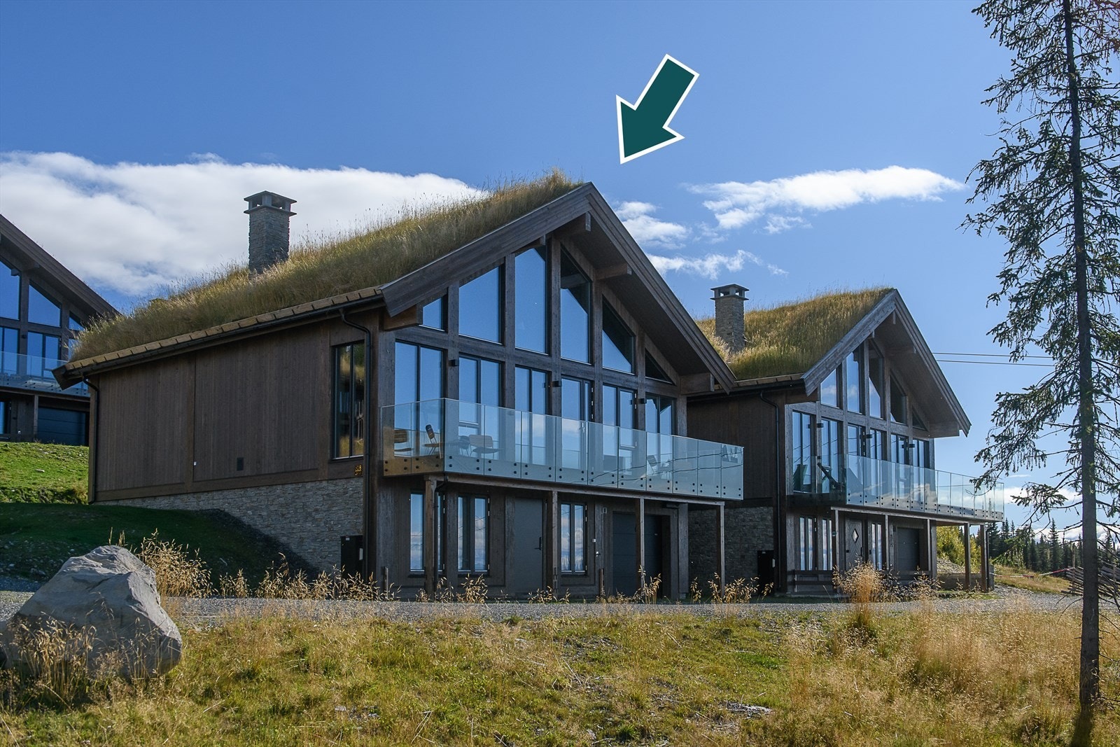DNB Eiendom v/ Martin Sønsteli presenterer Lekkjet 81B! Dette er en lekker og innholdsrik Chalethytte med høy standard fra 2023. Galleribilde