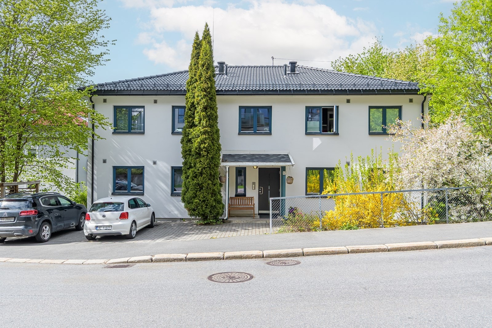 Her bor du i hyggelig omgivelser, men har også alt du trenger i hverdagen og en kort vei ned til bylivet! Galleribilde