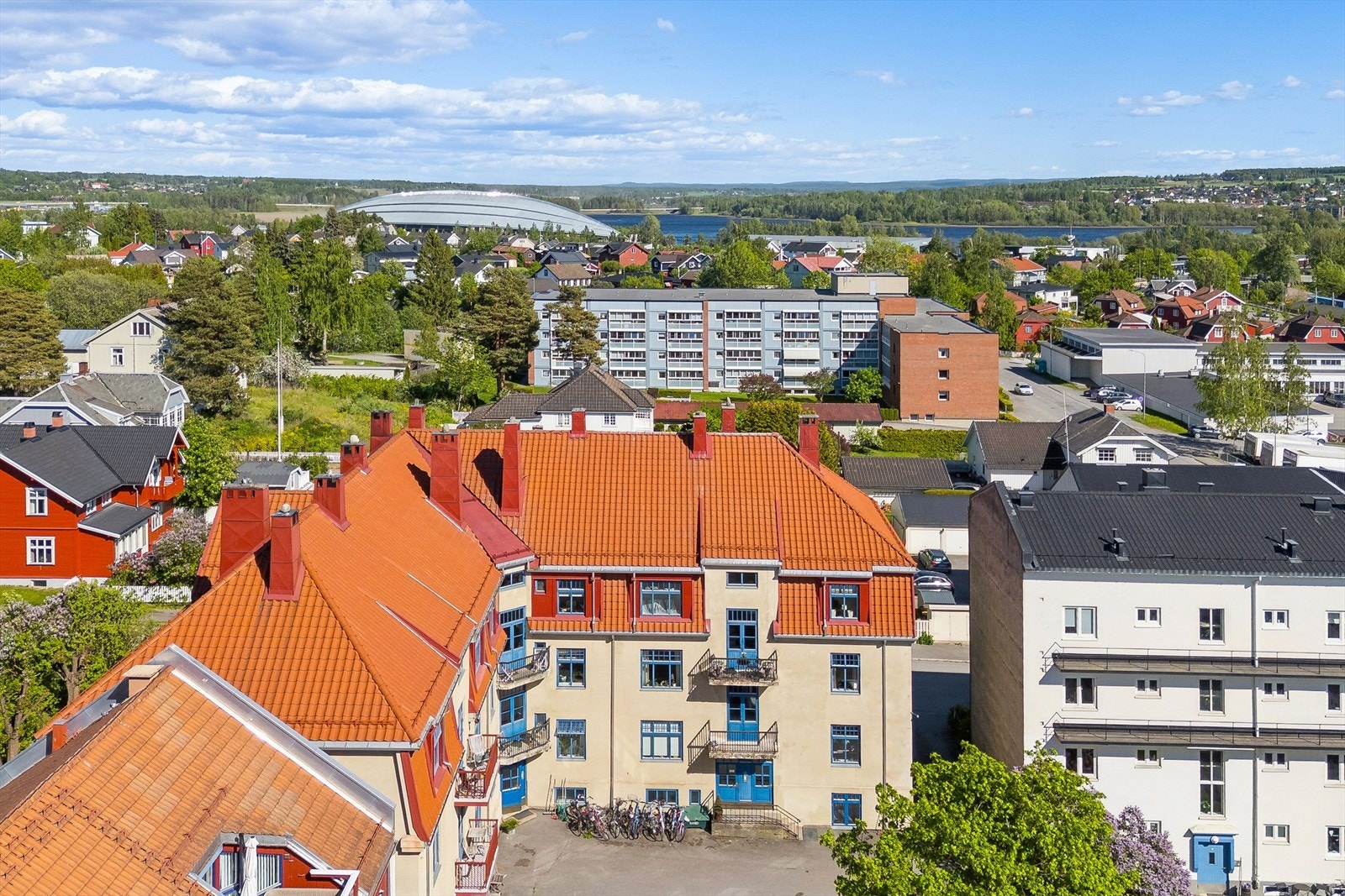 Welhavens gate 14 har en god beliggenhet nær Hamar stasjon, Mjøsa og sentrum Galleribilde
