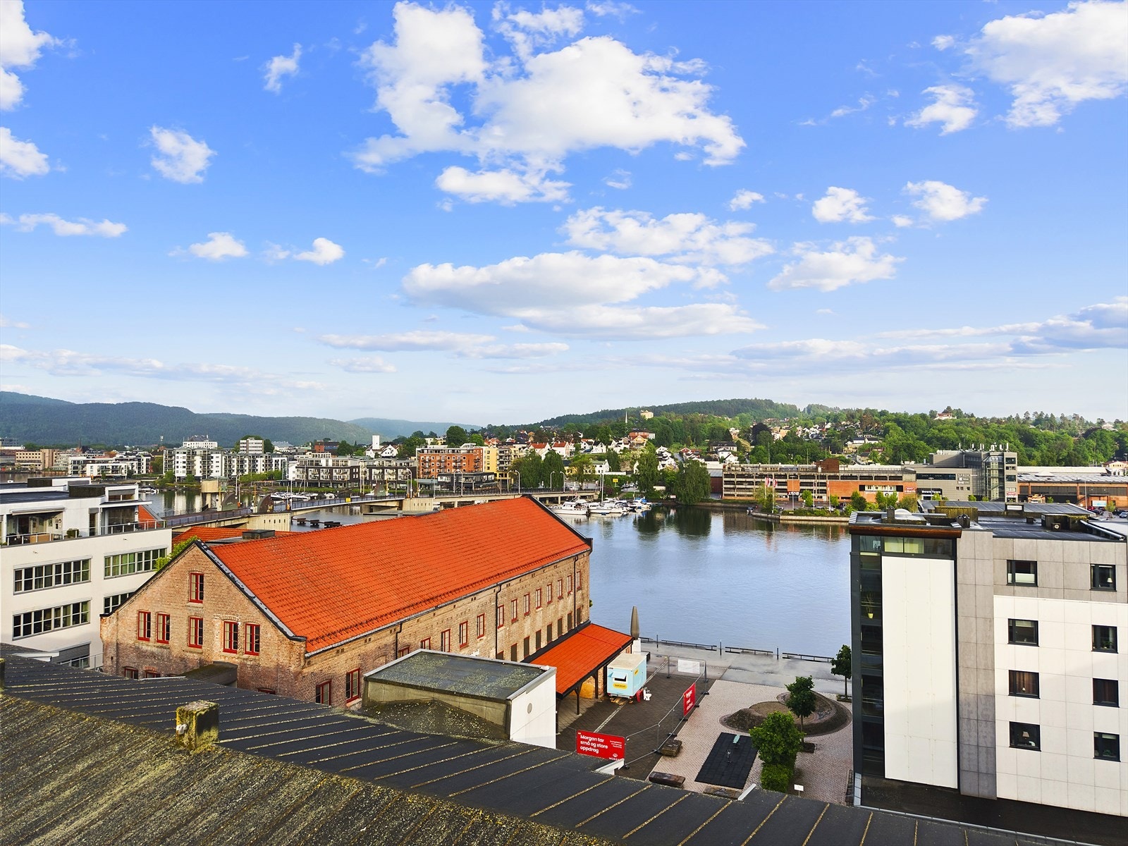 Kort vei til Porsgrunn sentrum med restauranter og butikker Galleribilde