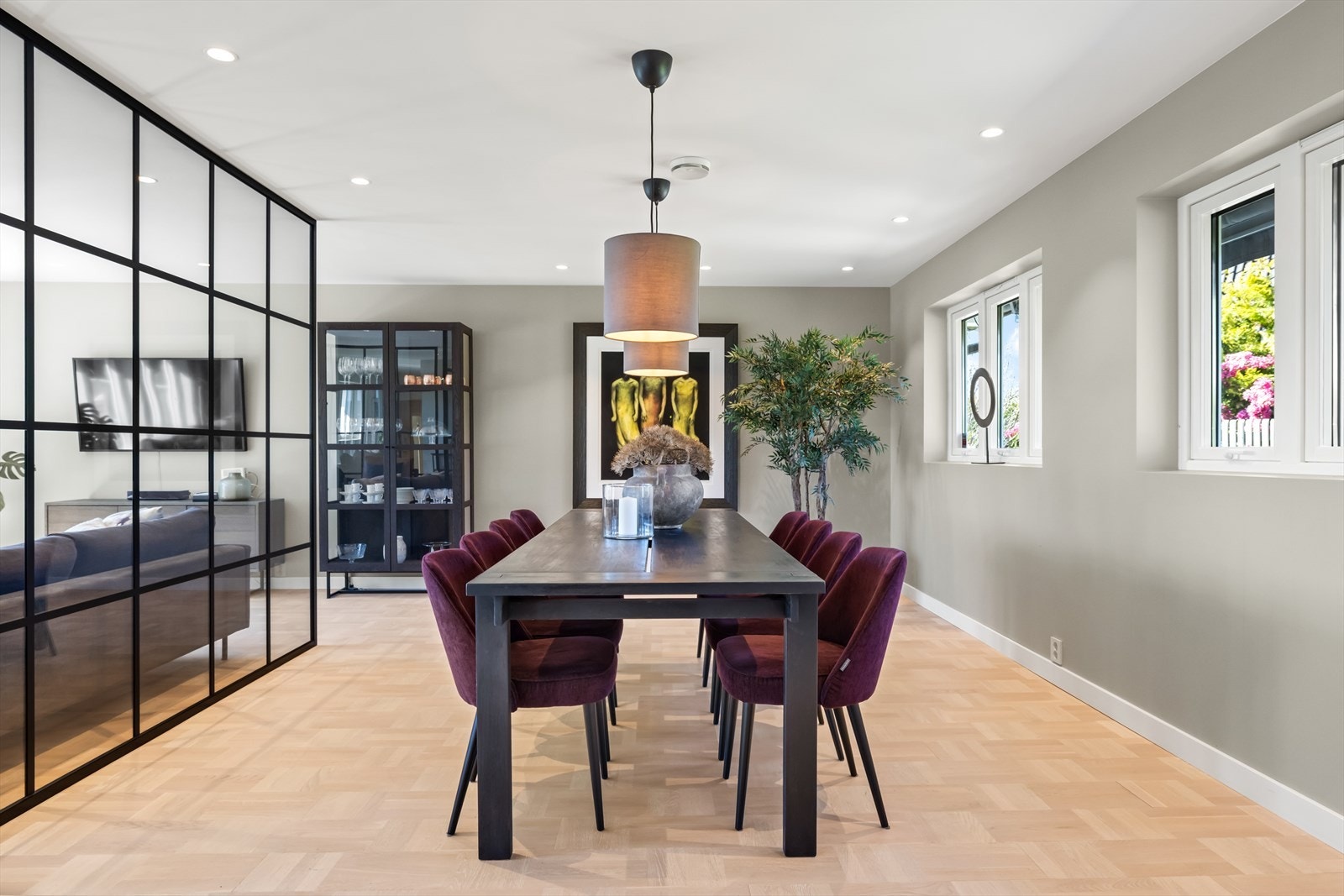 God plass til romslig spisestue. Galleribilde