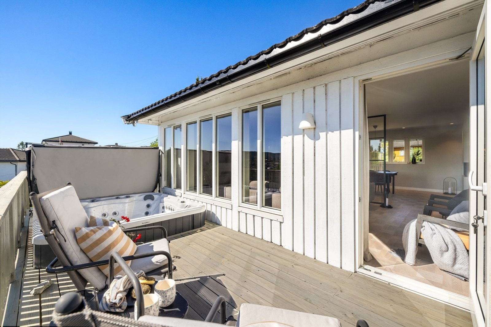 Uteplass utenfor stuen. Galleribilde