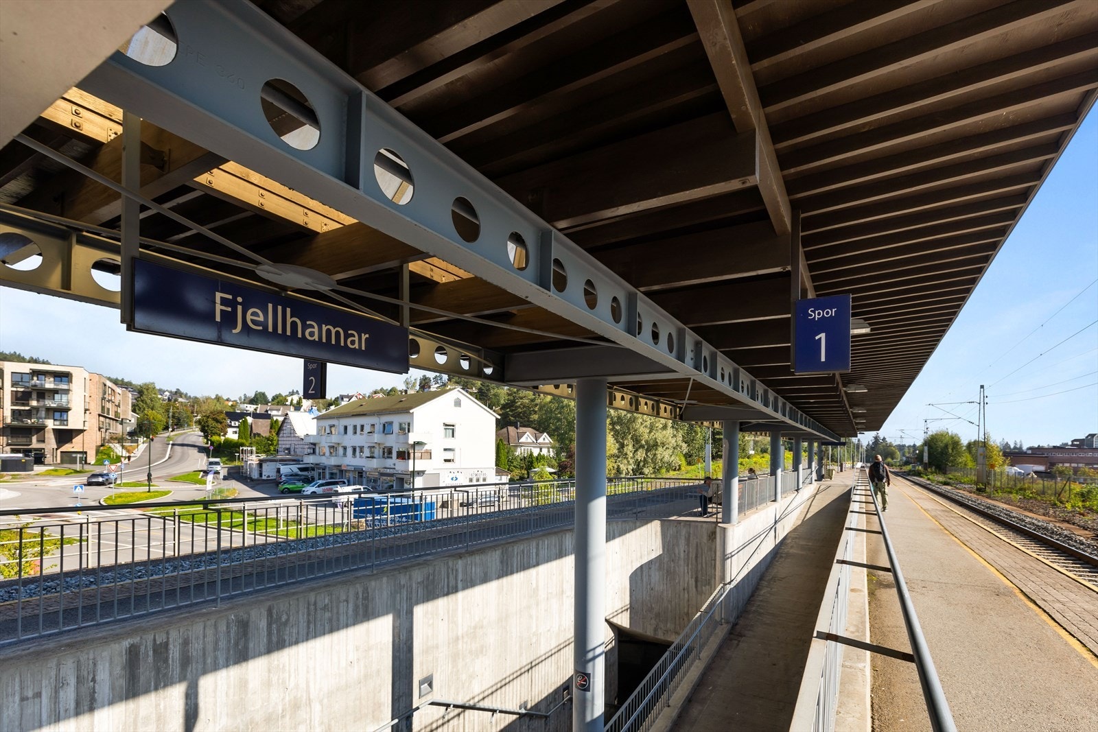 Kort vei til både tog og buss. Galleribilde
