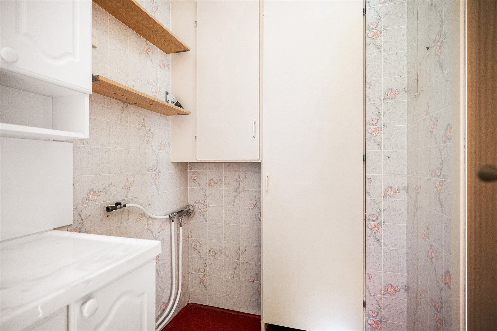 Det er opplegg for vaskemaskin på badet. Galleribilde