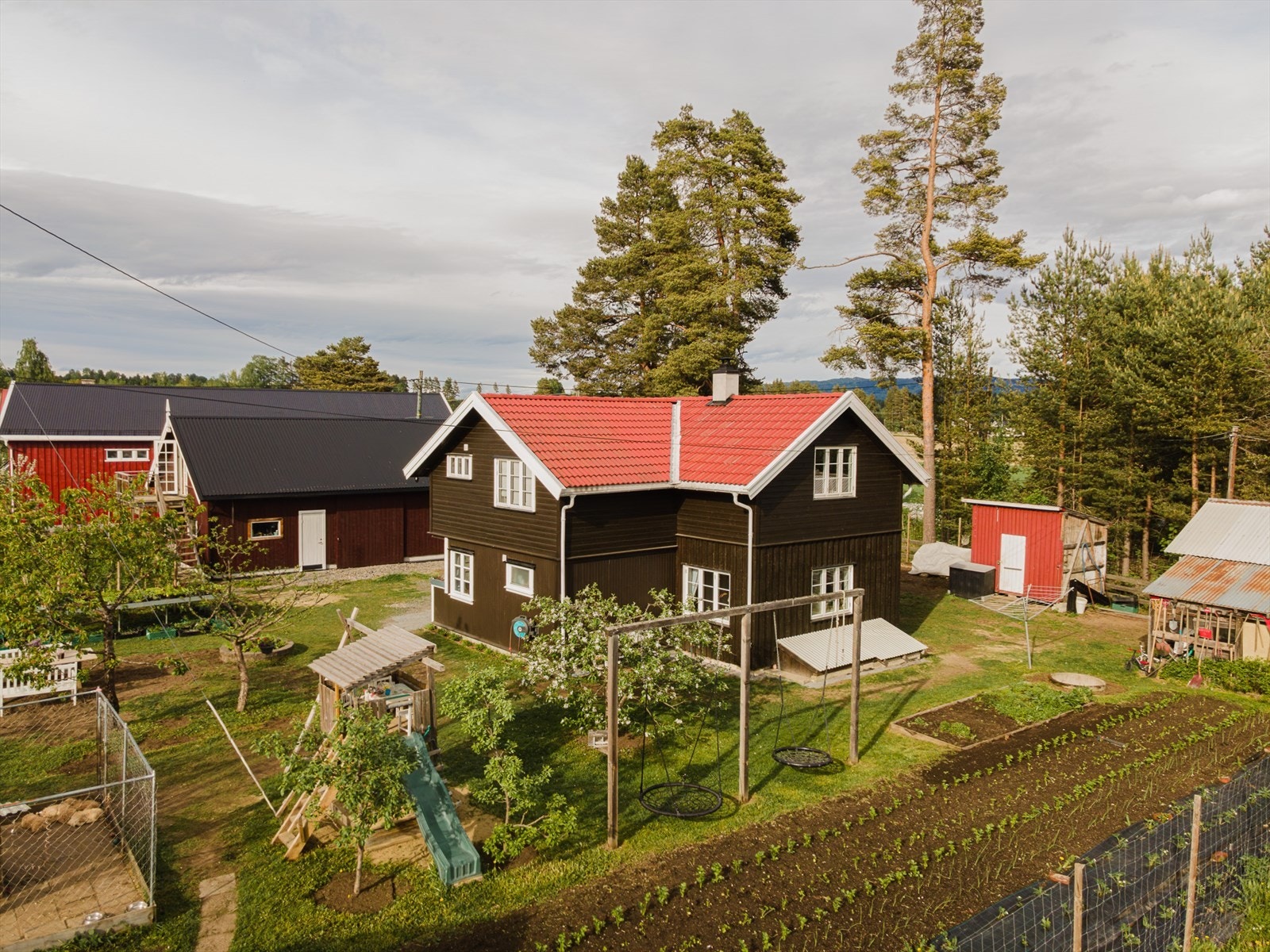 Lev det gode liv på landet i idylliske omgivelser. Galleribilde