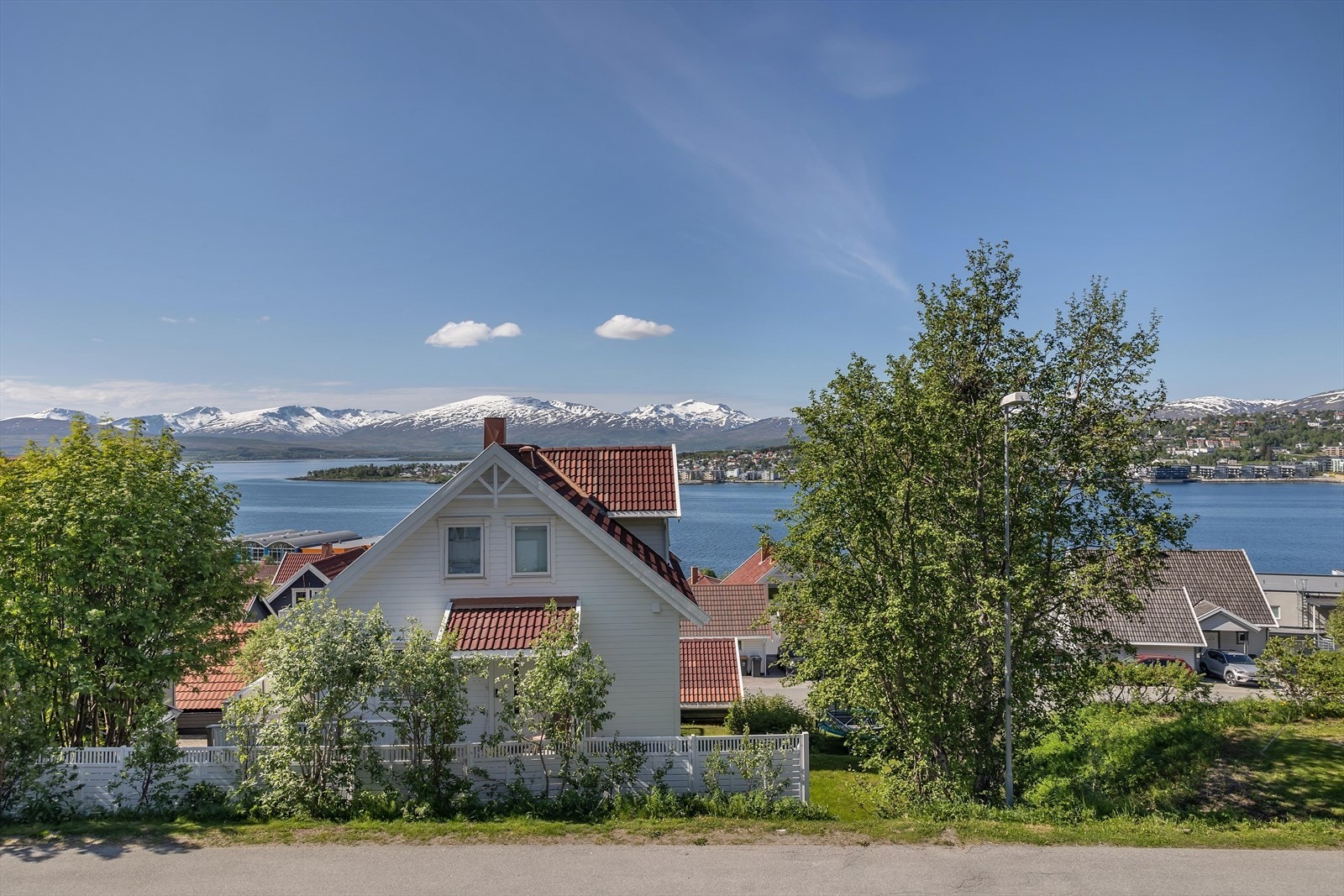 Utsikt over sydspissen og Kvaløya. Galleribilde