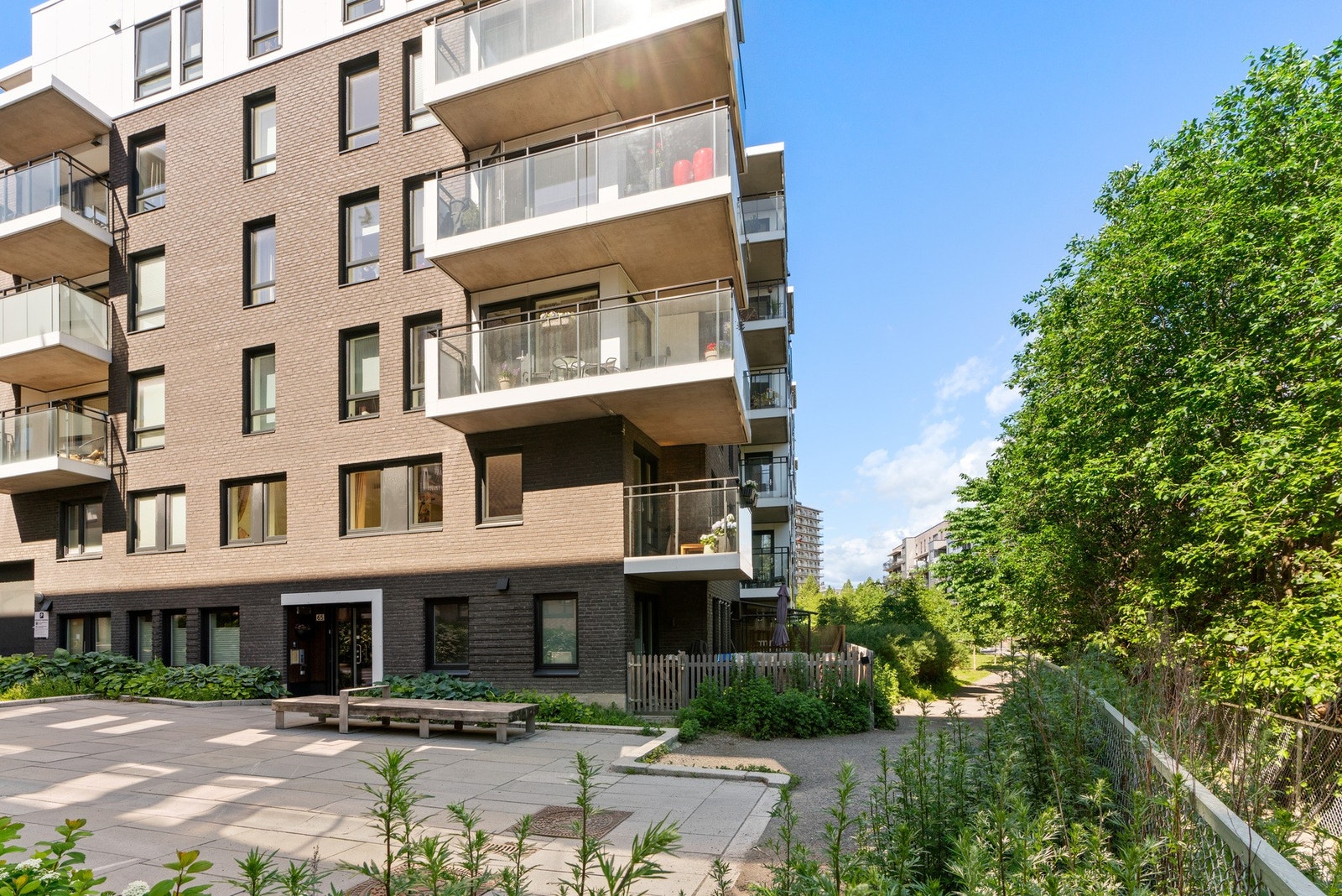 Sameiet består av 222 boliger og 1 næringslokal. Galleribilde