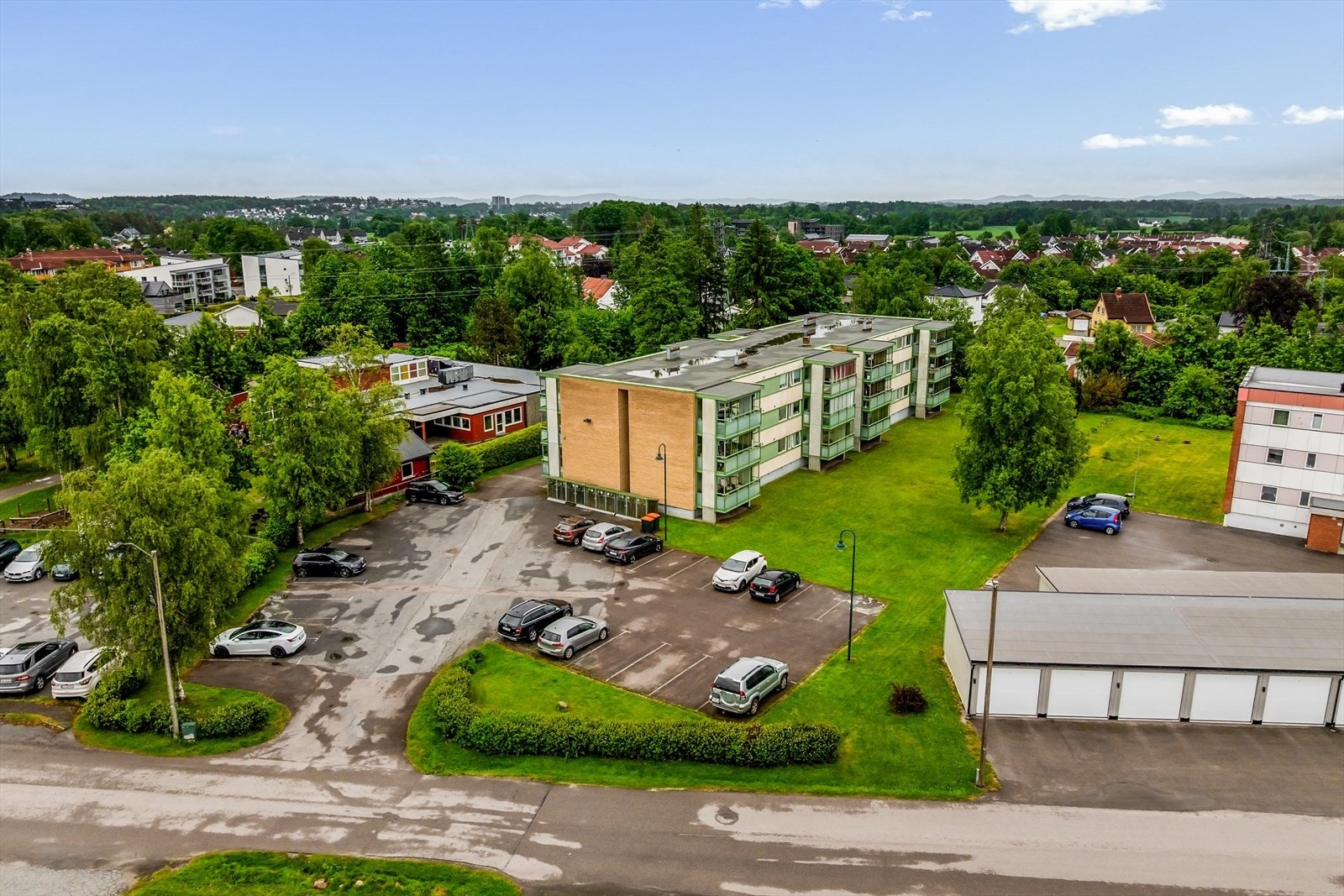 Fra Tennisveien er det kort vei til dagligvarebutikker på Pindsle og bussforbindelser fra Sprintveien. Galleribilde