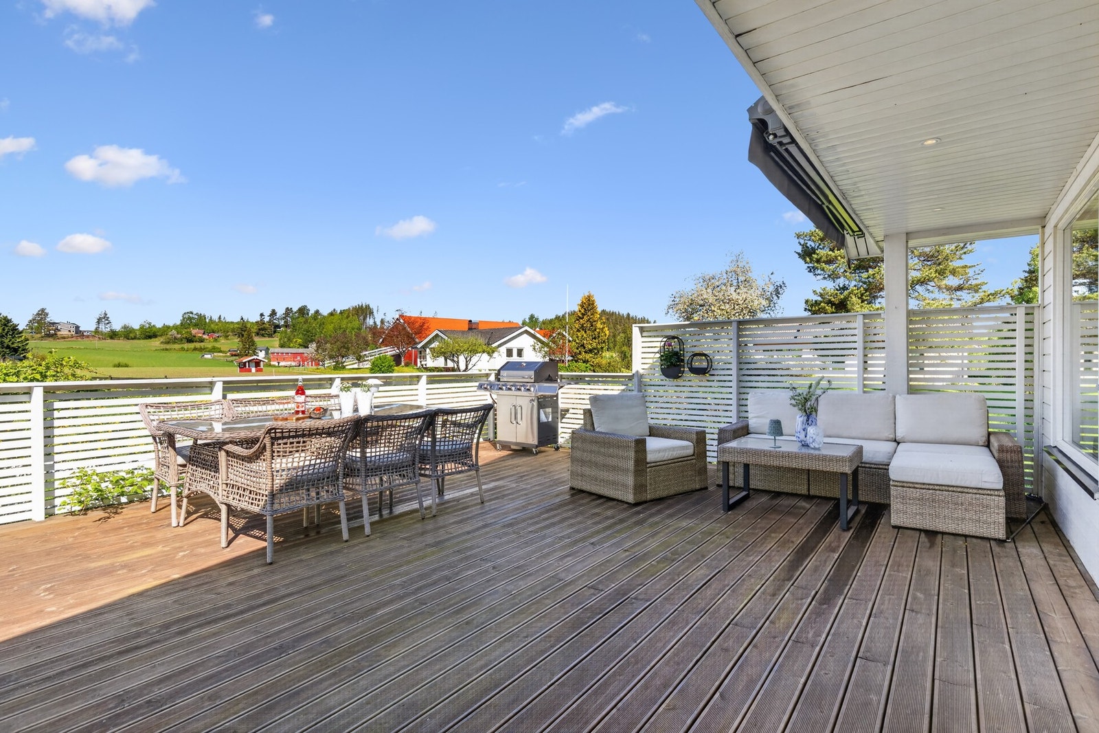 Terrasse som skapt for late dager Galleribilde
