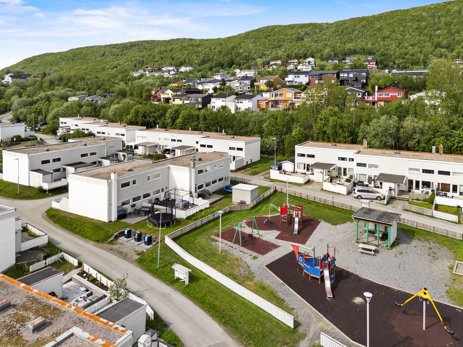 Flott og godt oppgradert lekeområde i nær tilknytning. Kort vei til skoler, turterreng, Hunstadsenteret mm. Galleribilde