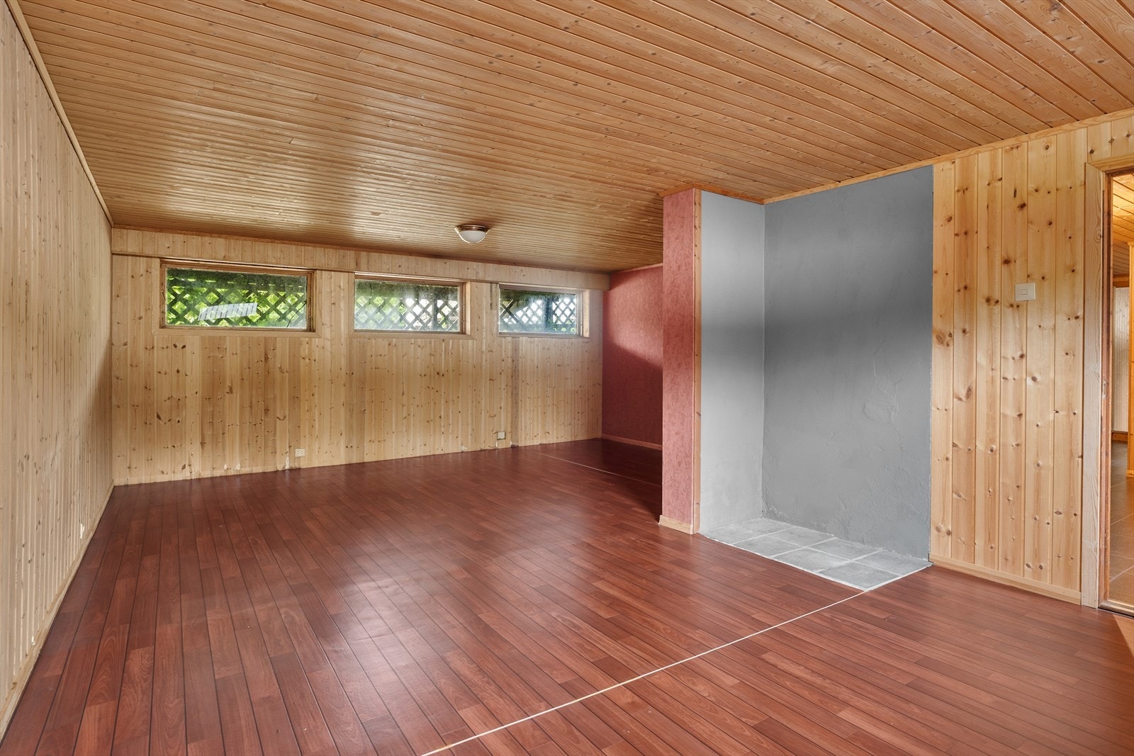 Romslig kjellerstue (registrert fukt) Galleribilde