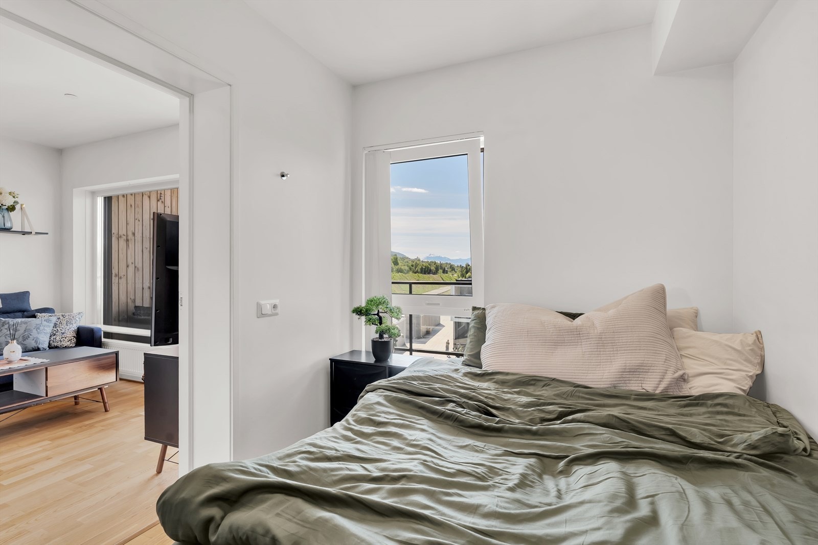 Soverommet har tilgang til lys fra vindu med 3-lags glass. Galleribilde