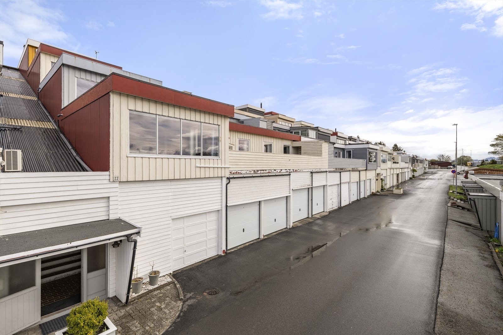 Din lokale eiendomsmegler Fredrik Rindahl v/Notar har gleden av å presentere denne flotte terrasseleiligheten på Nordlandet! Galleribilde