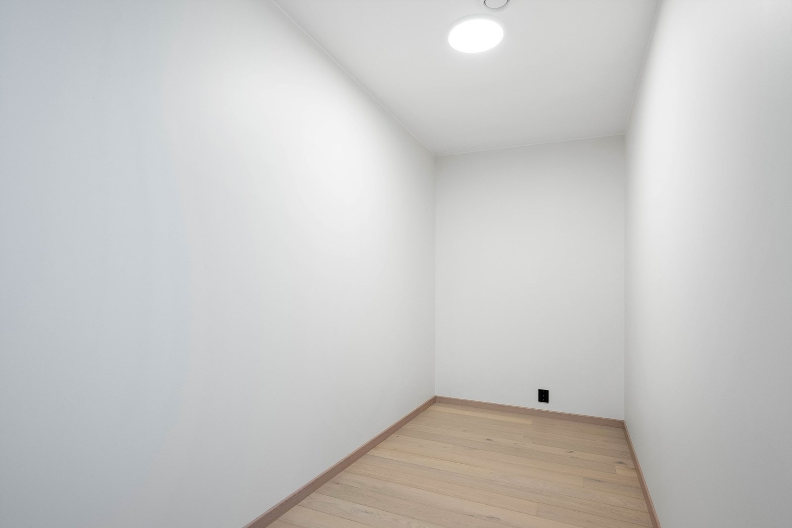 Bod på 6 m² med gode oppbevarings- og lagringsmuligheter. Galleribilde