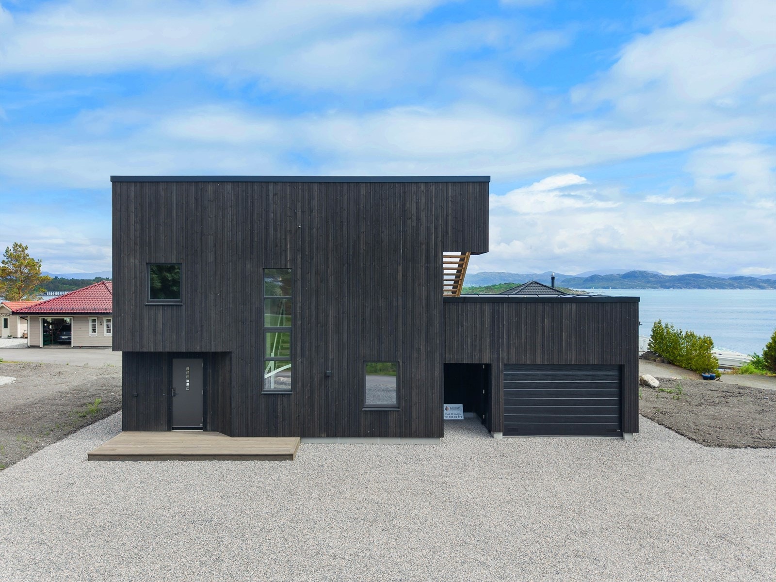 Moderne arkitektur, spektakulær utsikt og gjennomførte kvaliteter. Galleribilde