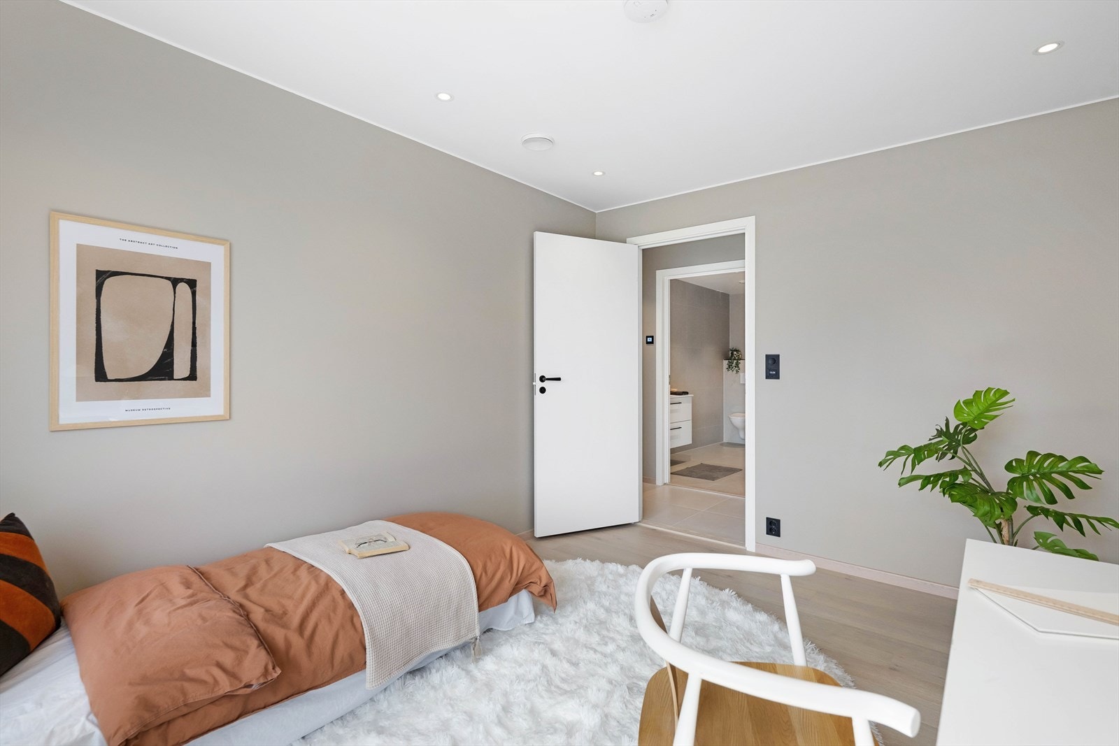 Helt ypperlig for barna eller ungdommen i huset. Rommet måler 11,1 m² Galleribilde