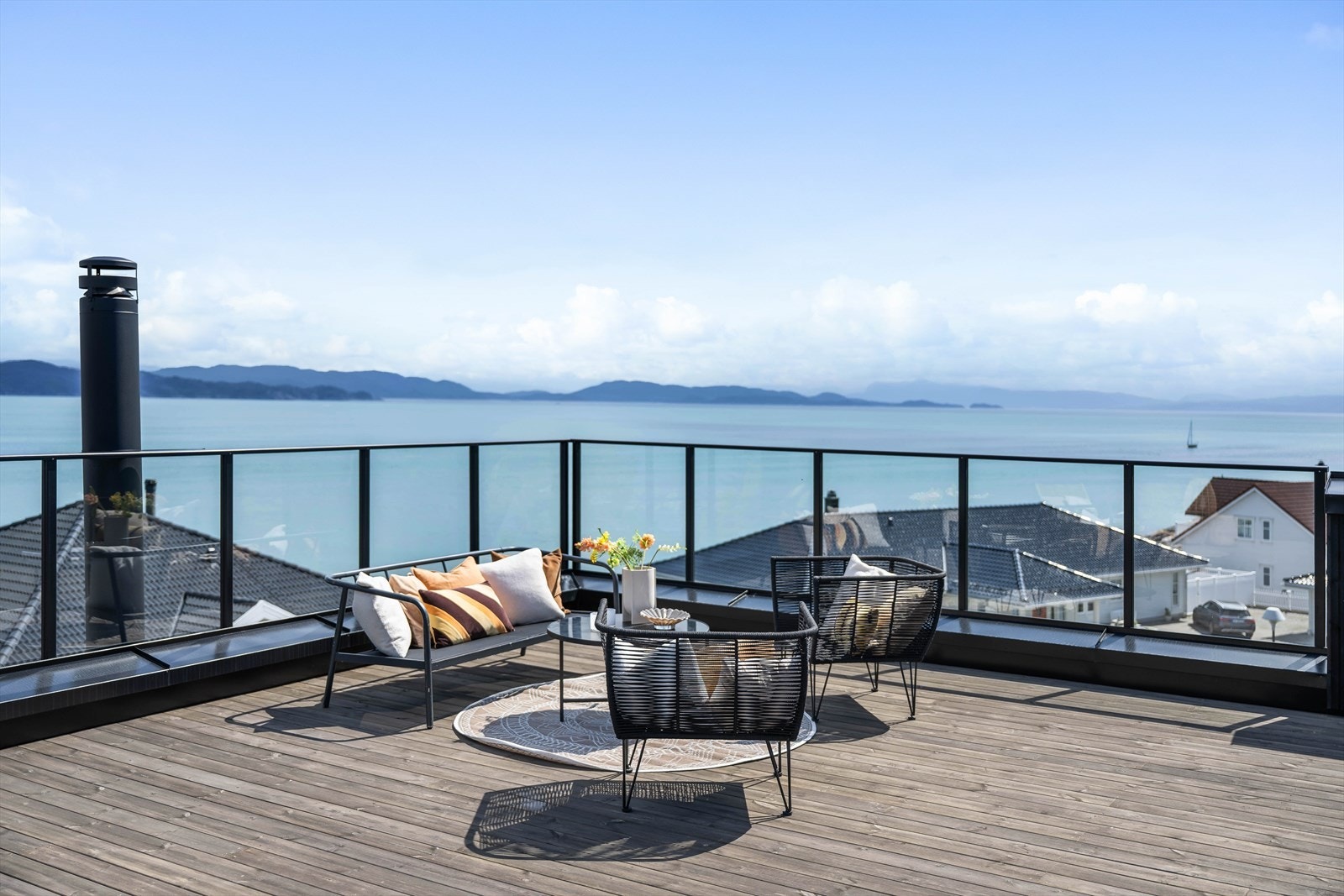 Totalt terrasseareal på terrasseareal på 111 m², fordelt på to enestående takterrasser. Praktfull utsikt og eksepsjonelle solforhold Galleribilde