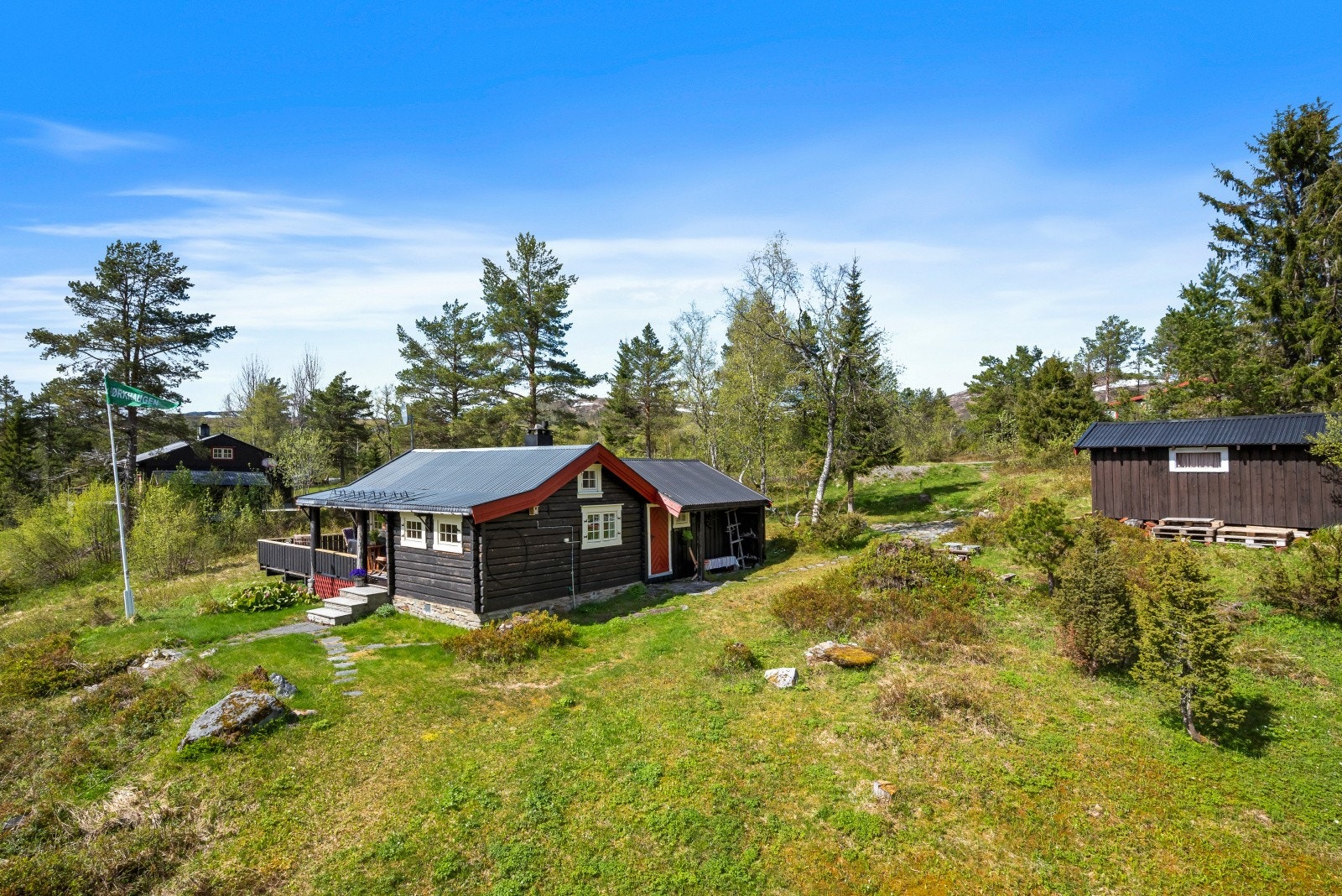 Hytta er opprinnelig fra 1944, men ble bygd ut i ca. 1996. Galleribilde
