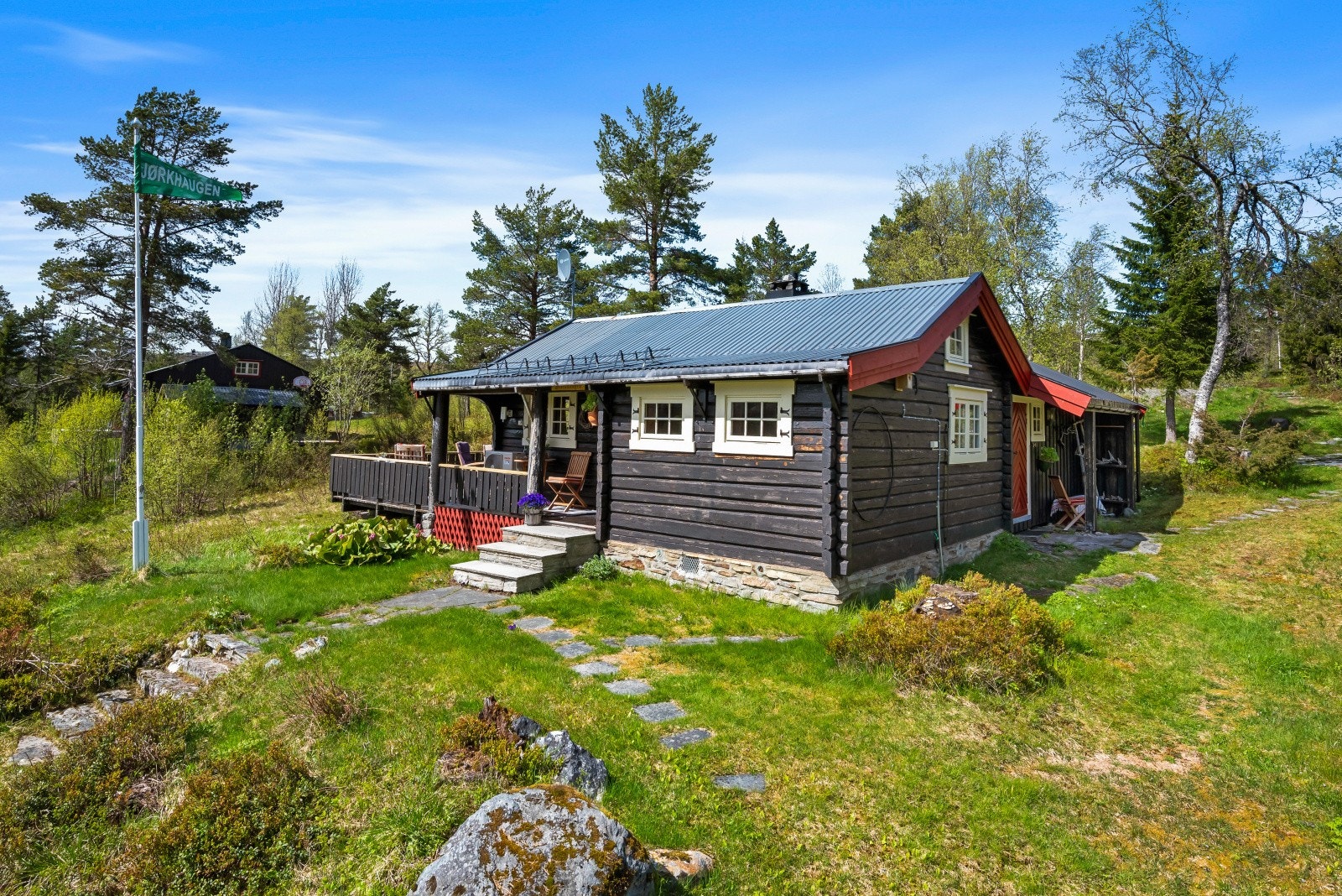 Her bor du omkranset av fantastisk natur, og ikke minst en rekke fine turmuligheter sommer som vinter. Galleribilde