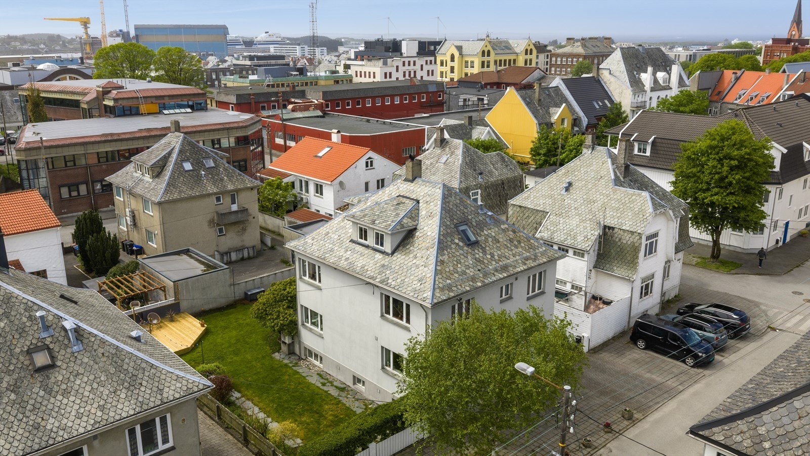 Det er også gangavstand til barnehager, Lillesund skole, høyskolen, Haugesund sykehus og offentlig transport. Galleribilde