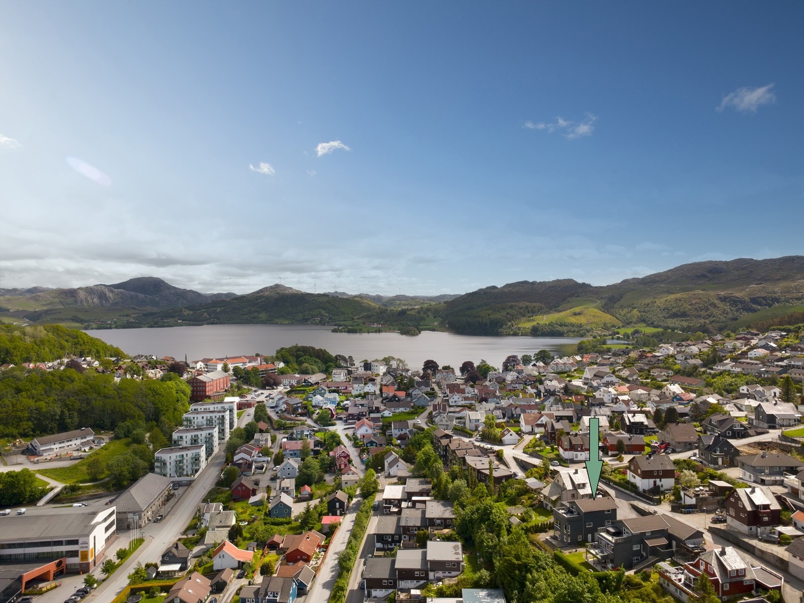 Dronefoto - gangavstand til skole, barnehage og Ålgård sentrum Galleribilde