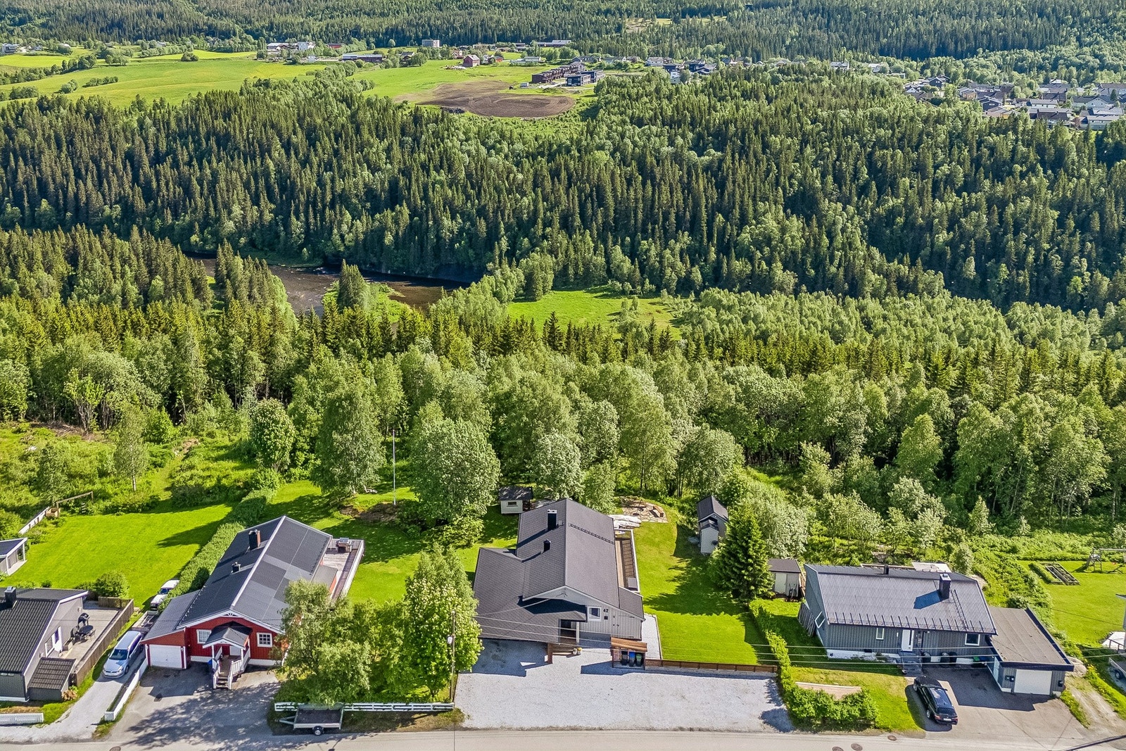 Eiendommen ligger med nærhet til tur- og rekreasjonsmuligheter Galleribilde