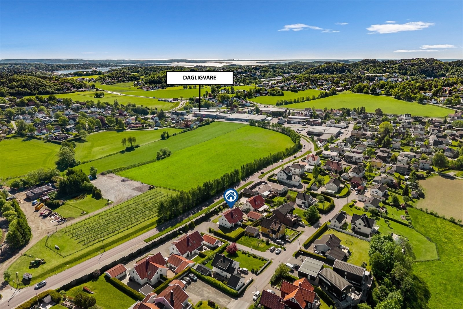 Kort vei til dagligvarehandel, med både Coop Extra Haslebakken og Meny Haslesenteret i nærheten. Galleribilde