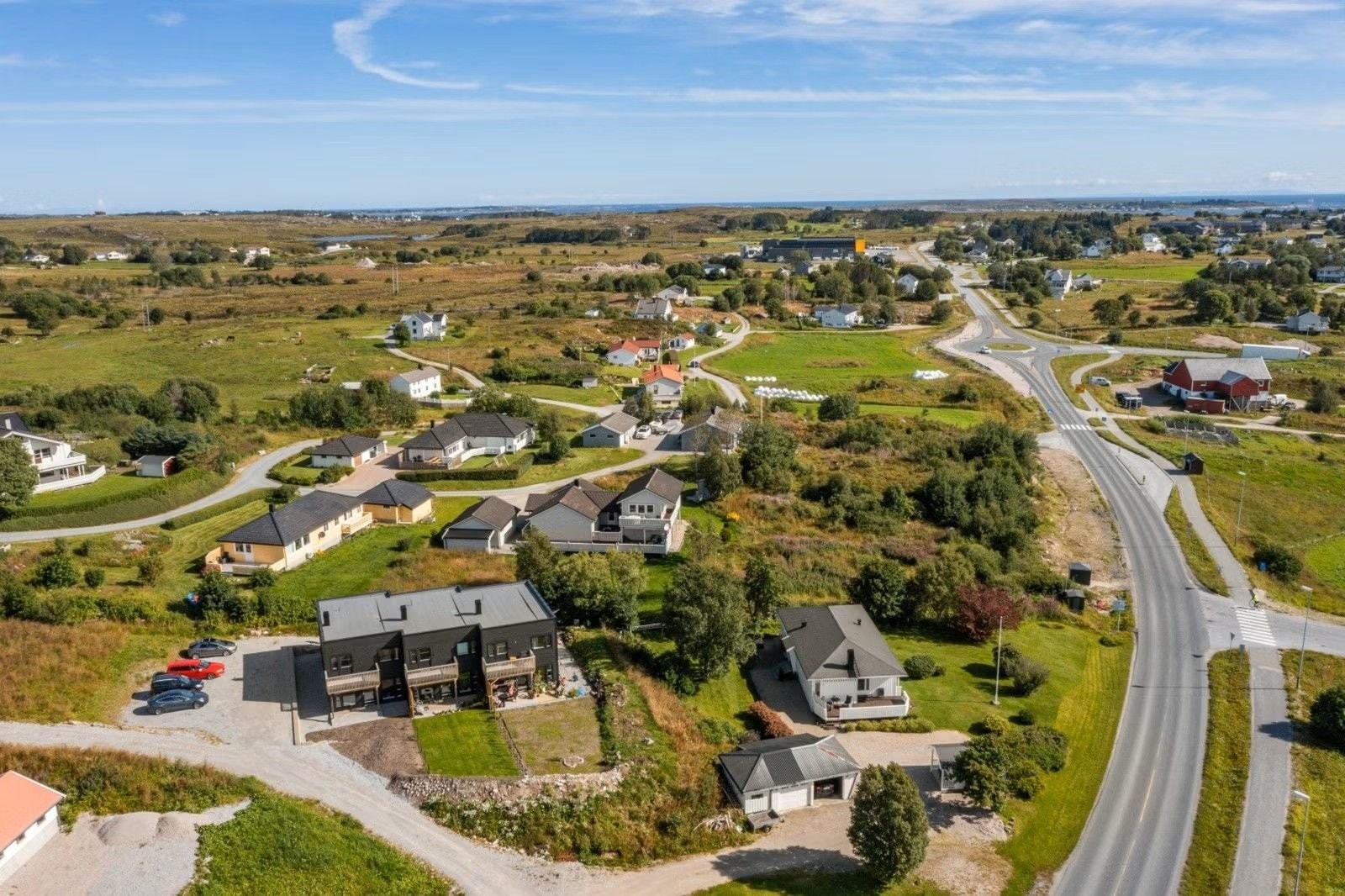 Ett flott rekkehus med attraktiv beliggenhet i Djupmyra boligfelt. Galleribilde