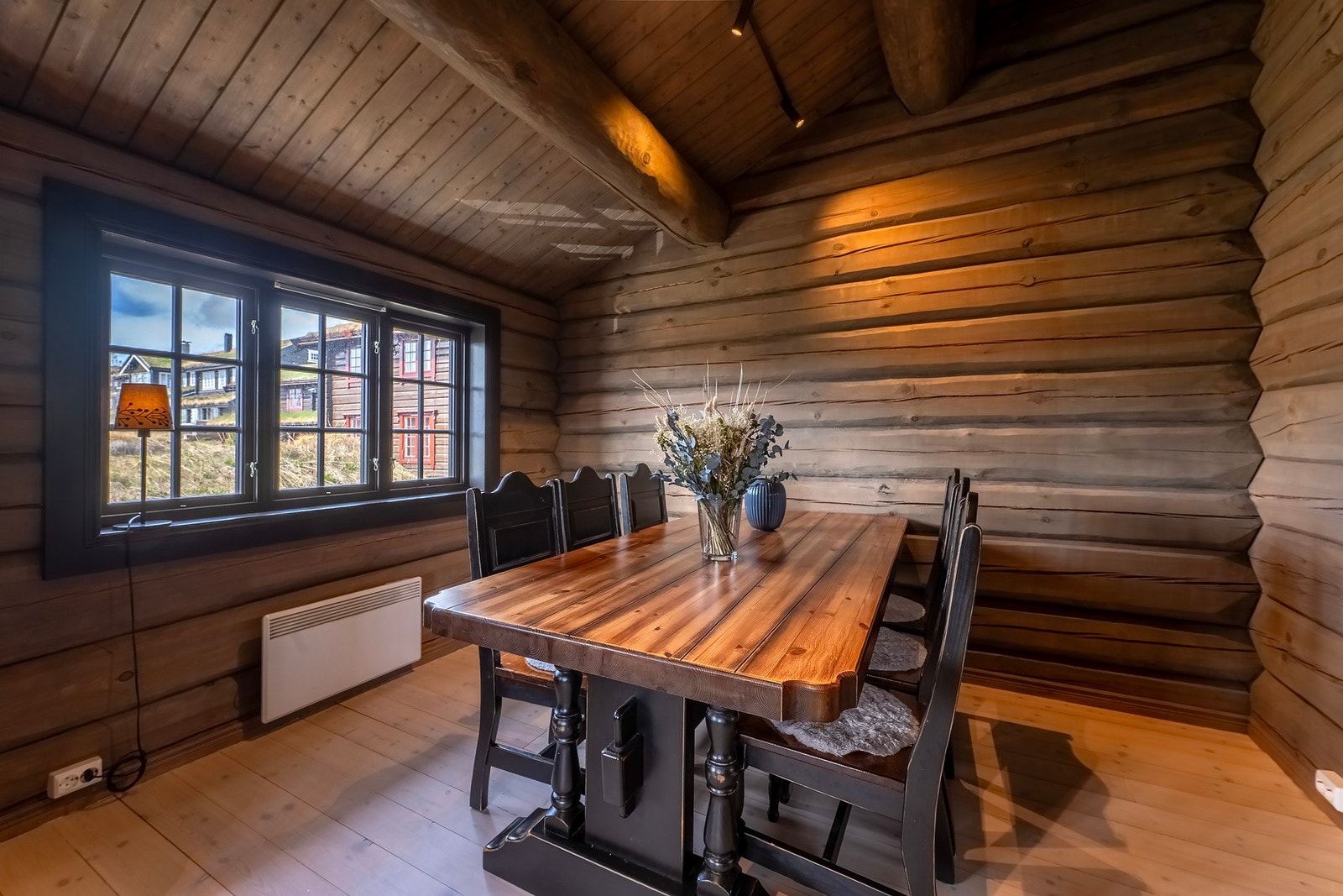 Flere vindusoverflater som tilbyr dagslys. Galleribilde