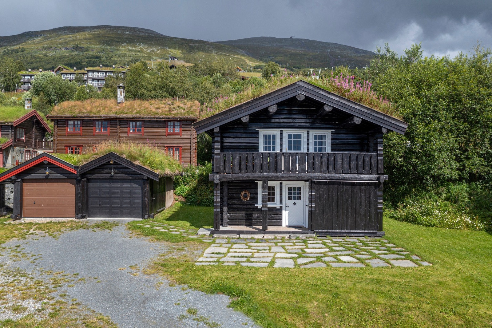 Flat og romslig tomt, med mange muligheter. Galleribilde