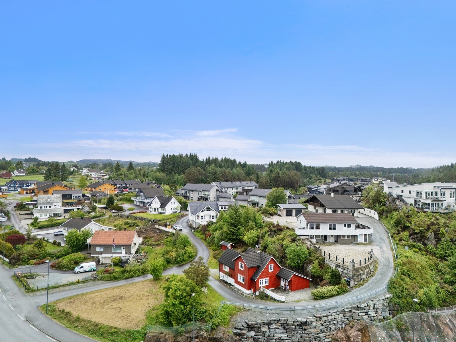 Eiendommen består av to bruksnummer og har et samlet tomteareal på 2 096,4 m²: Galleribilde