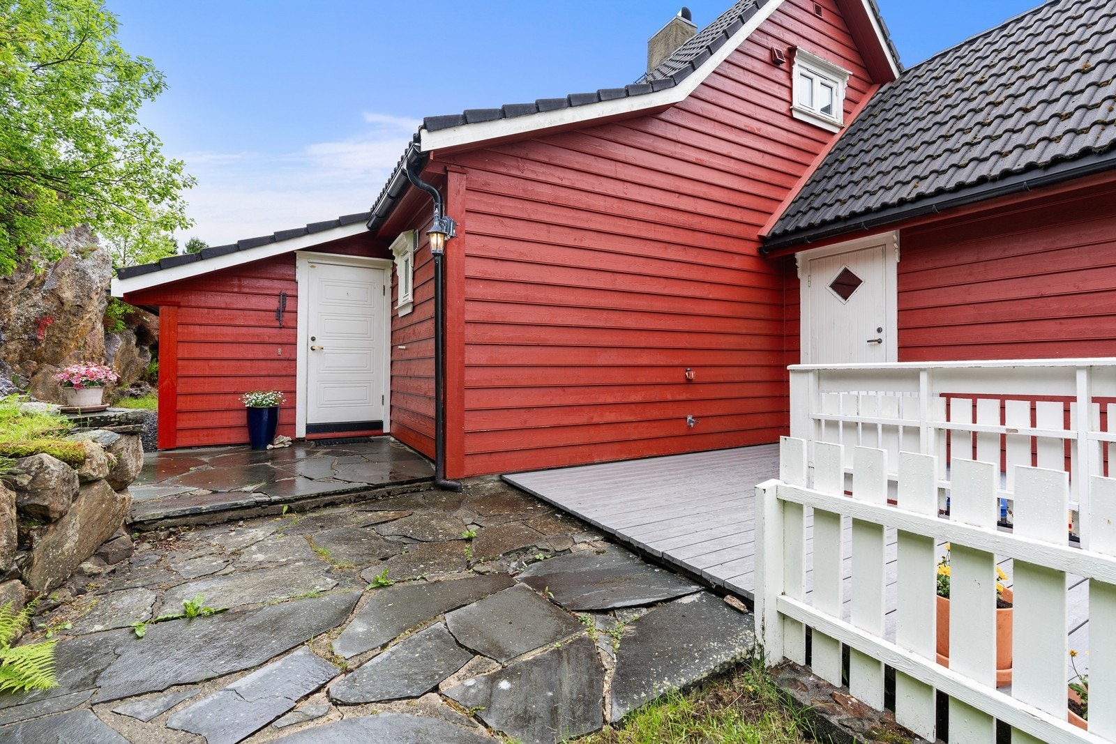 Det er inngang både til entrè og gang Galleribilde