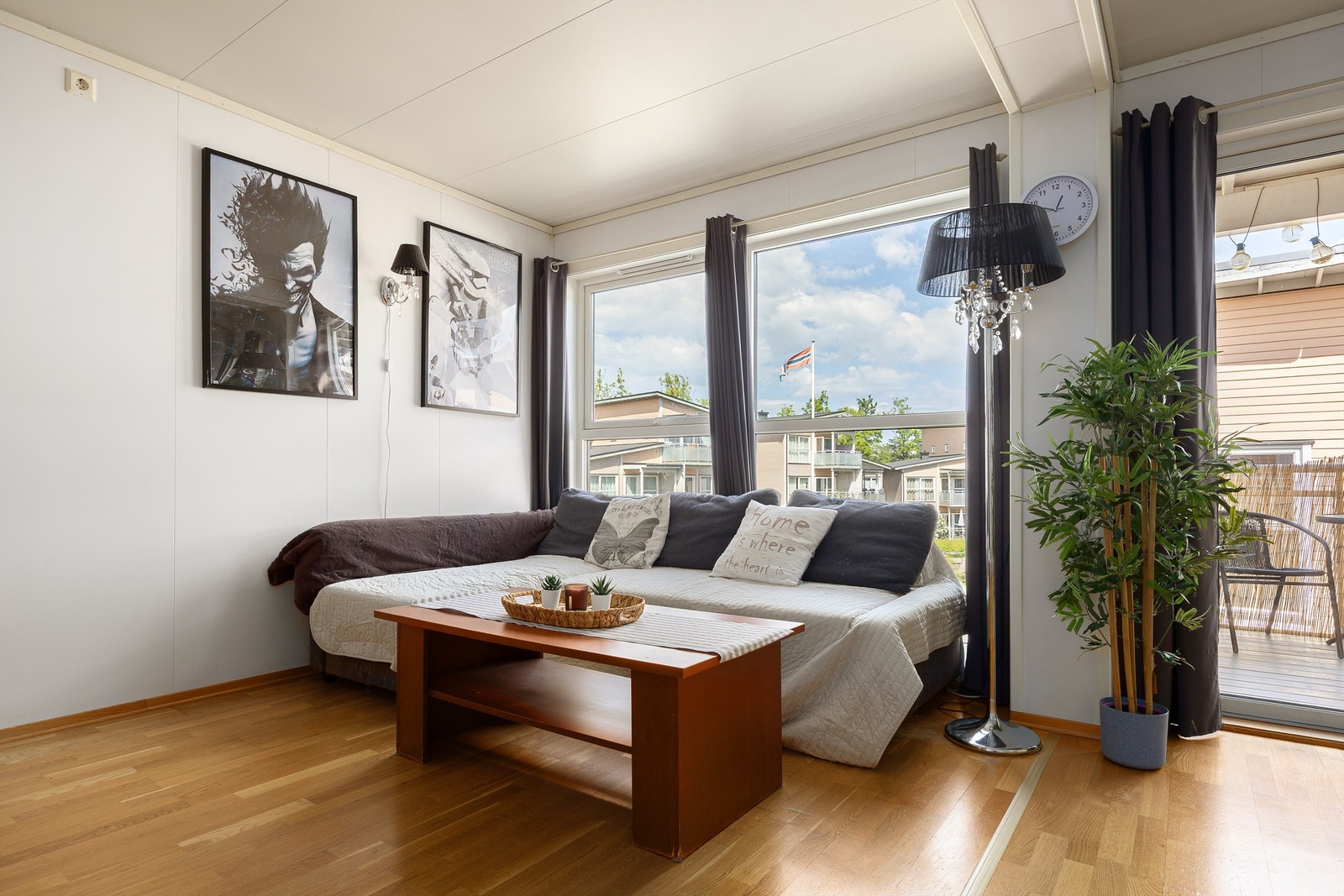 God plass til sofagruppe i stuen Galleribilde