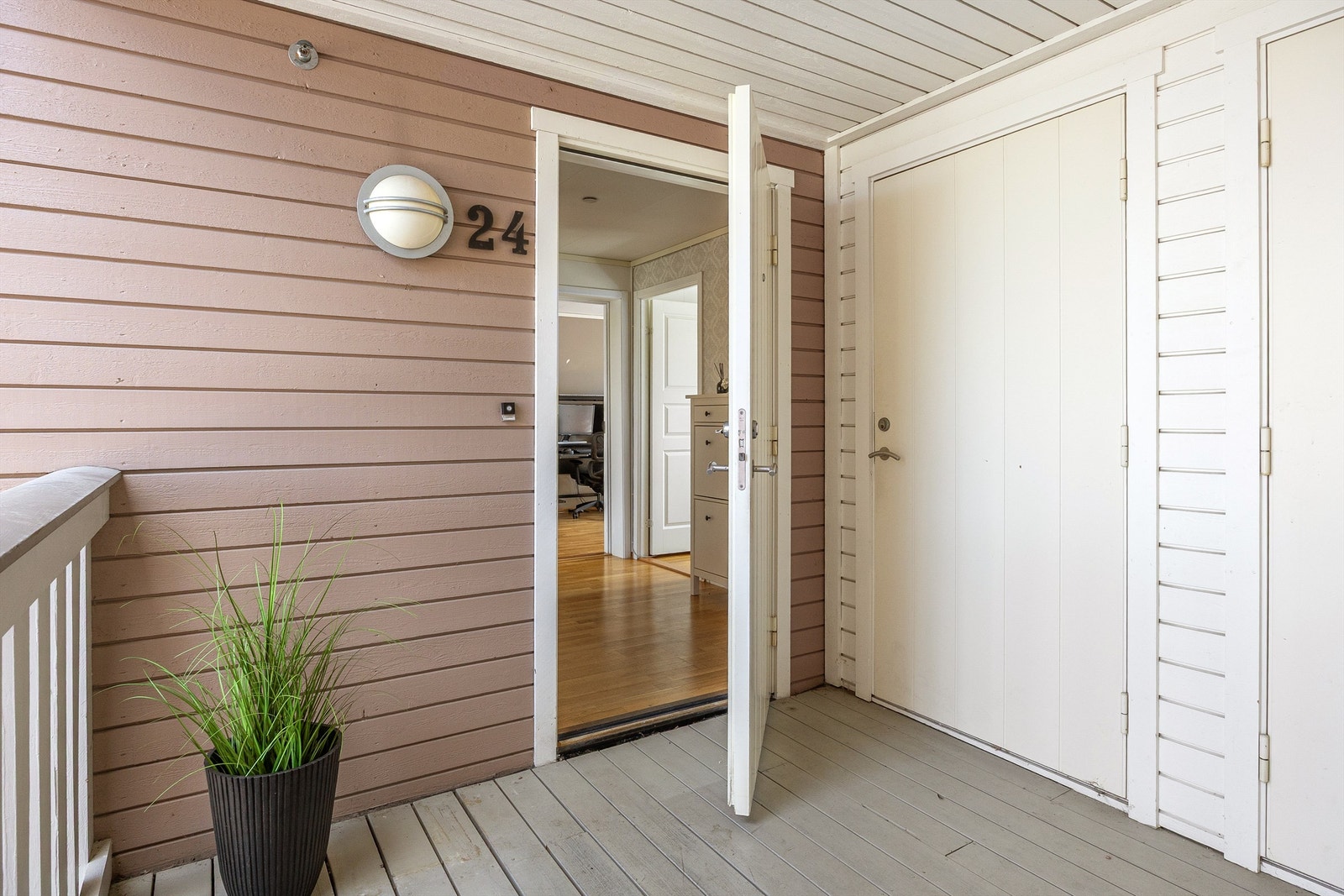 Velkommen inn - Praktisk sportsbod til høyre Galleribilde