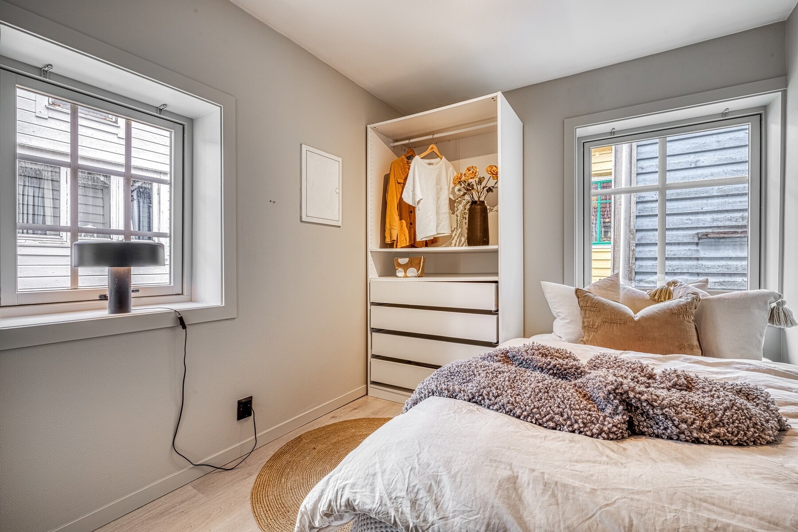 Soverom nr. to har også medfølgende seng og garderobe Galleribilde