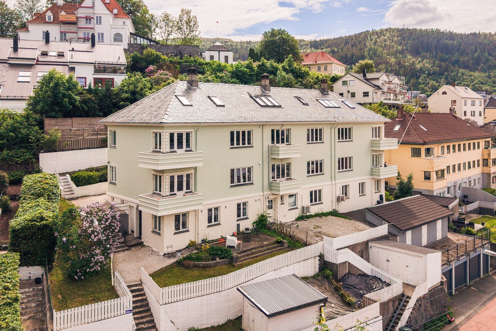 Området er perfekt for deg som ønsker en blanding av yrende byliv og rolige omgivelser Galleribilde
