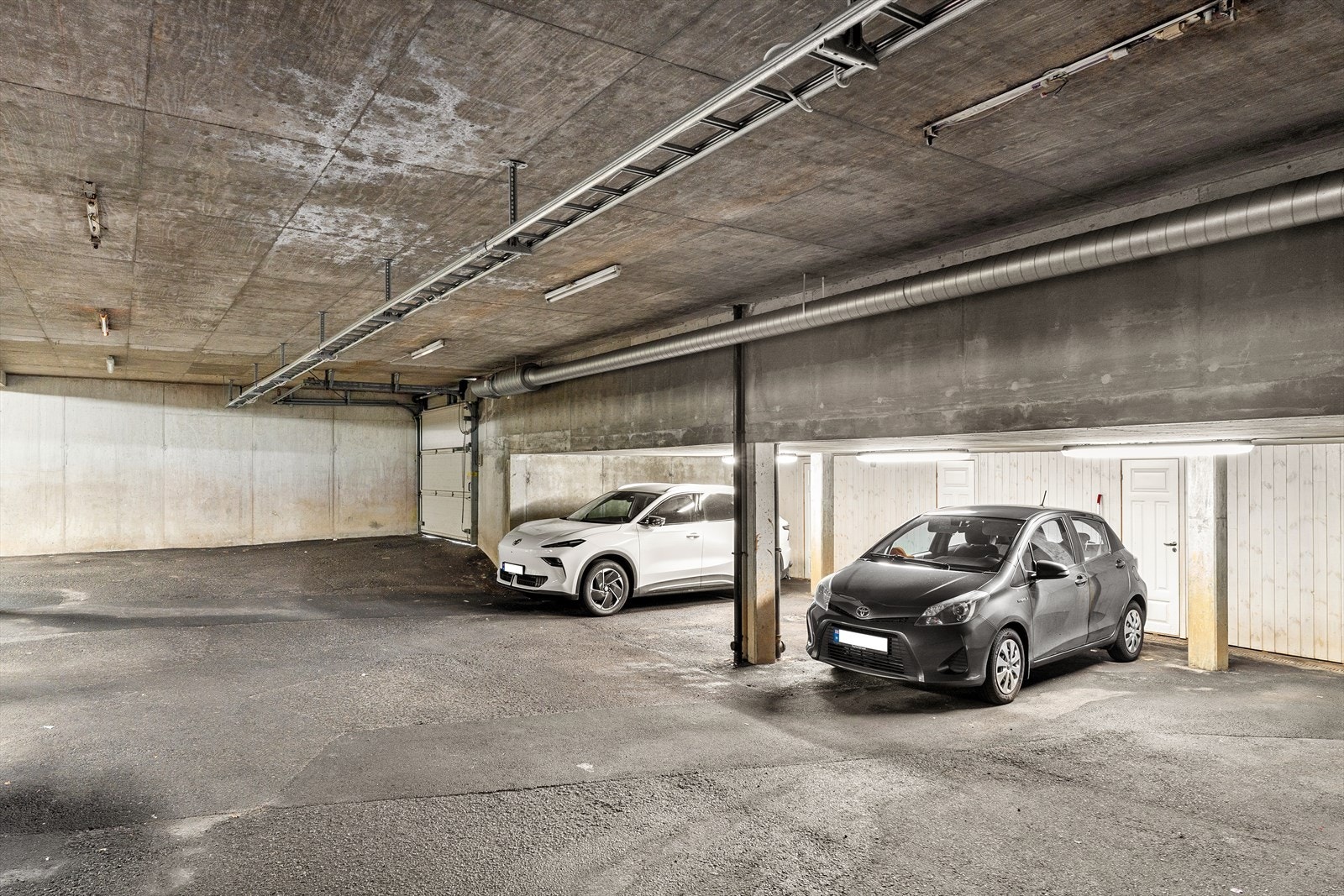 - Det er en fast parkeringsplass i garasjeanlegg - Galleribilde