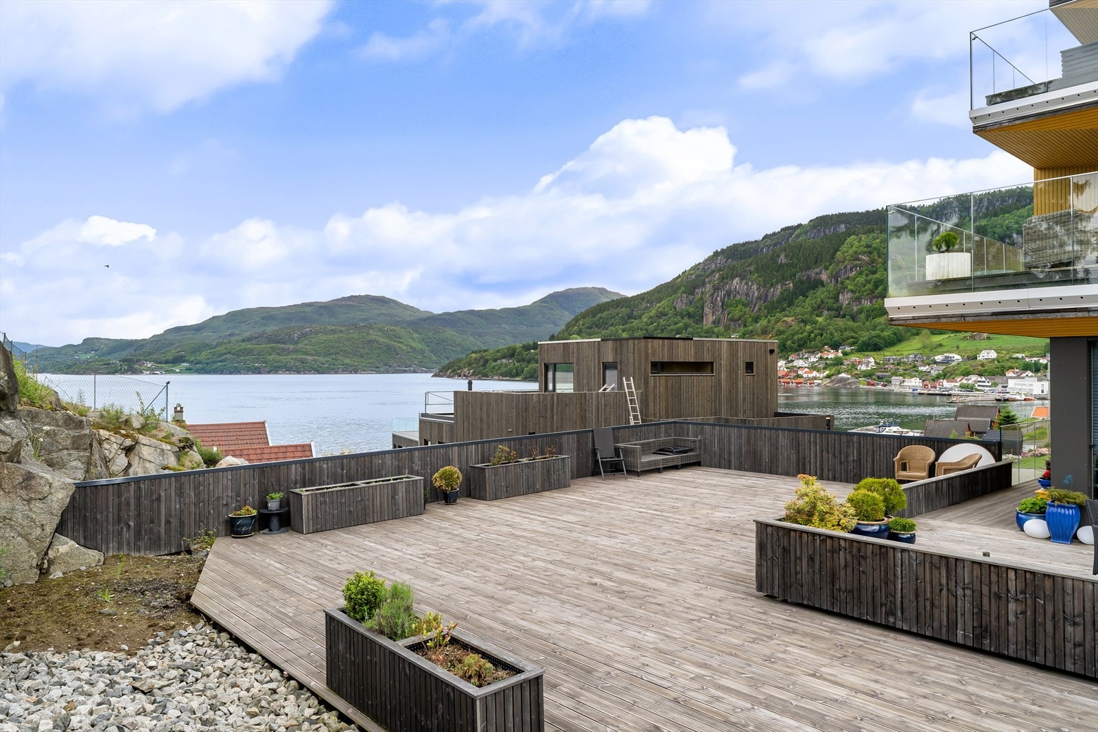 Felles utvendig terrasse for sameie - Adgang fra bakkeplan Galleribilde