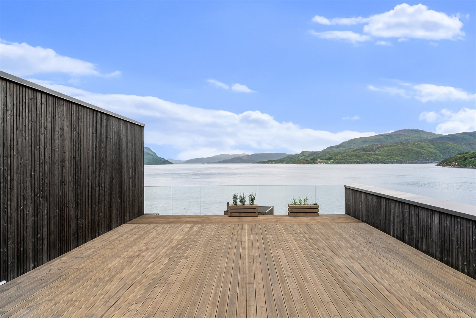 Solrik og bra felles takterrasse med fantastisk utsikt Galleribilde