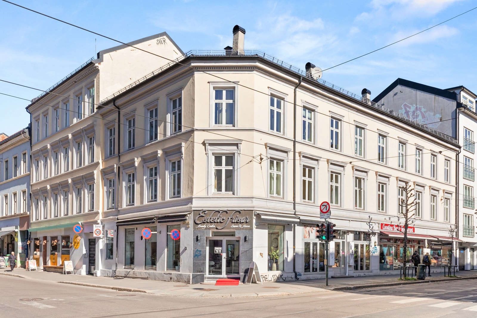Bygården er oppført i 1895 og ligger svært fint til på Grünerløkka. Galleribilde