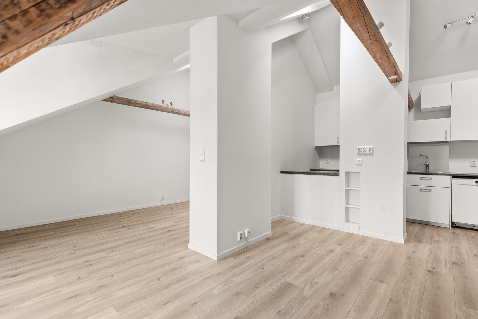 Stue/kjøkken med fin soneinndeling. Galleribilde